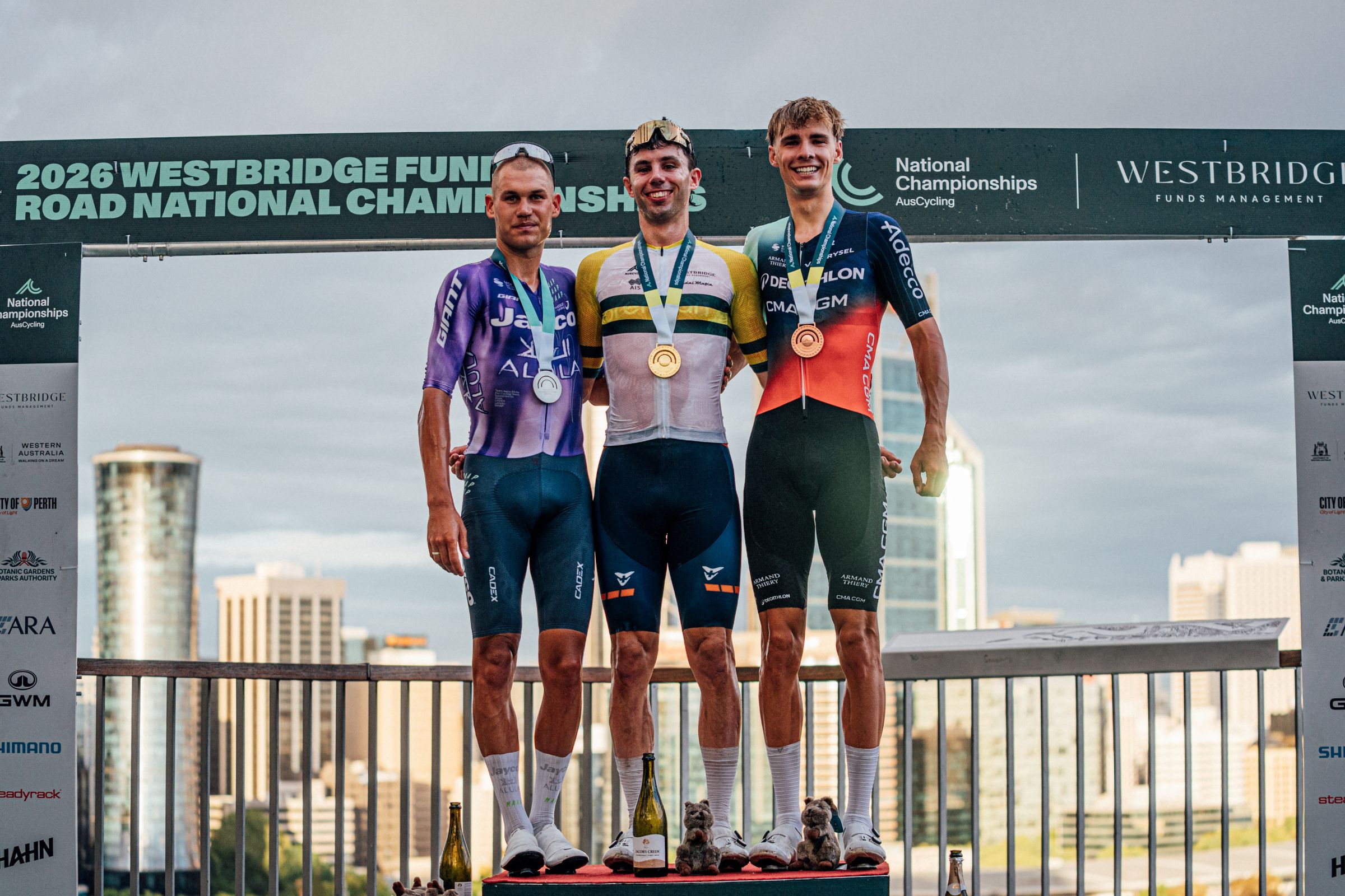 O pódio dos elites masculinos com Luke Plapp, Patrick Eddy e Oscar Chamberlain (Foto: Zac Williams)