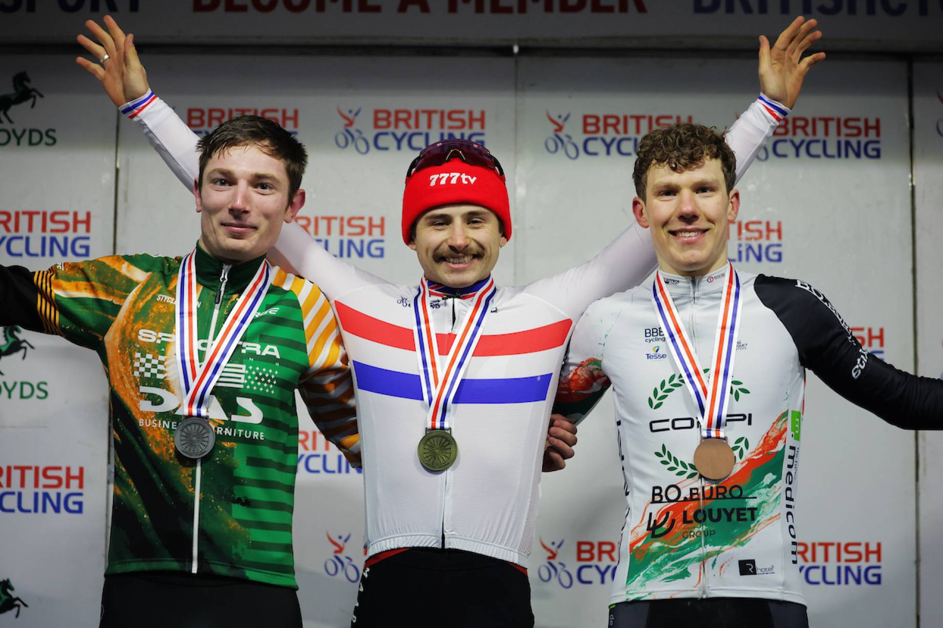 O pódio dos elites masculinos da Grã-Bretanha com Toby Barnes, Cameron Mason e Ben Askey (Foto: British Cycling)