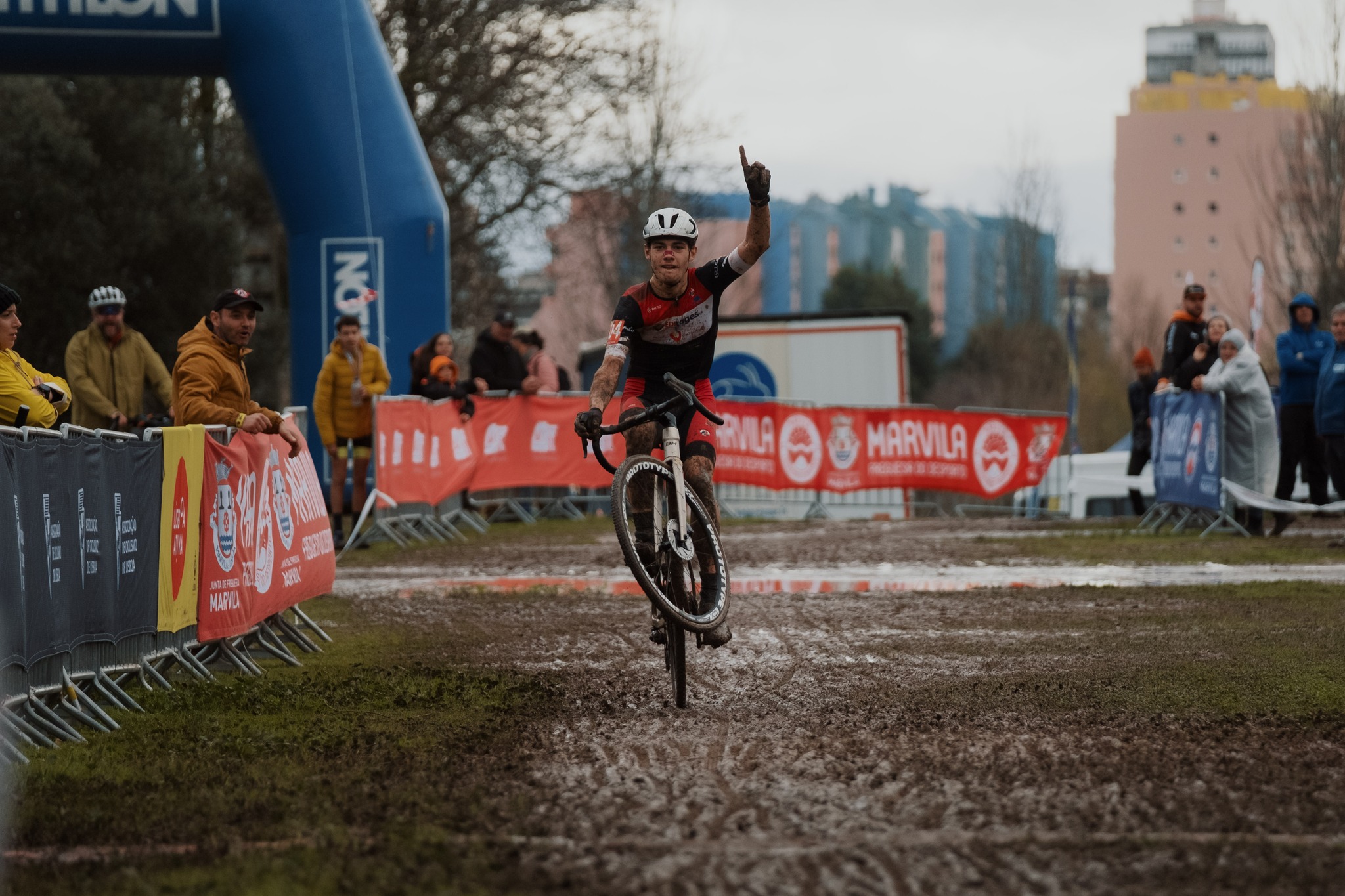 Tomás Gaspar confirmou o favoritismo nos Campeonatos Nacionais de Ciclocrosse dos Sub-23 masculinos