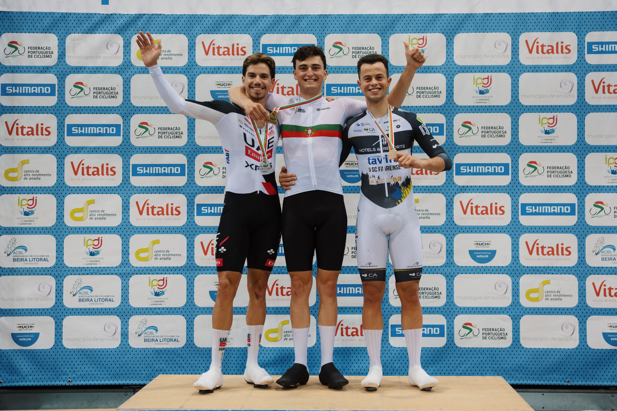 O pódio do Scratch dos elites masculinos com Rui Oliveira, Gabriel Baptista e Miguel Salgueiro
