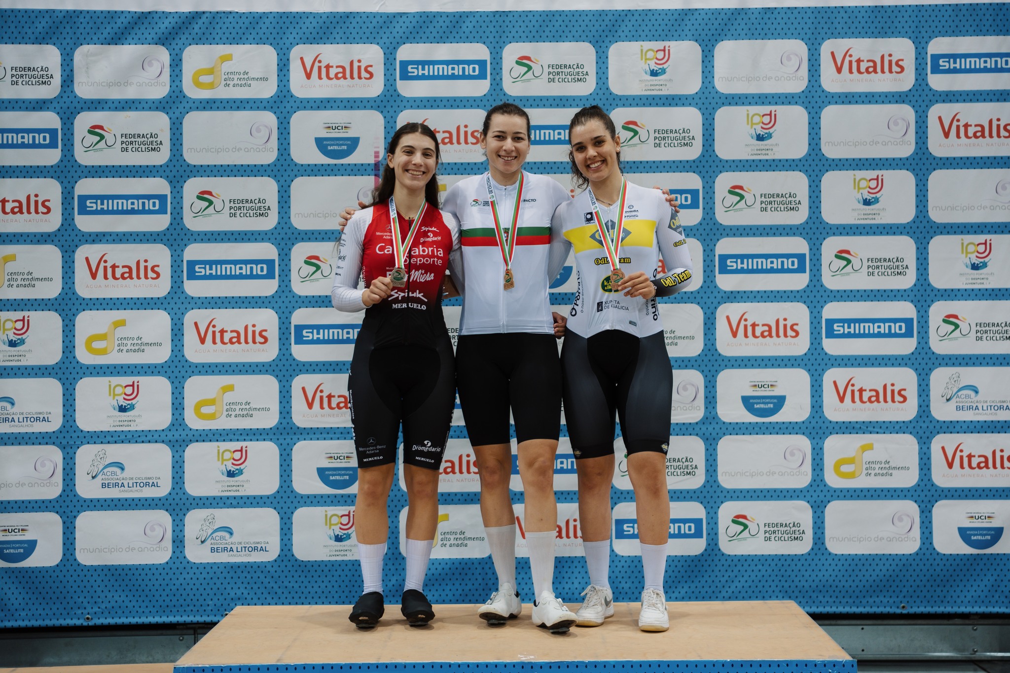 O pódio da Corrida por Pontos das elites femininas com Marta Carvalho, Daniela Campos e Beatriz Roxo