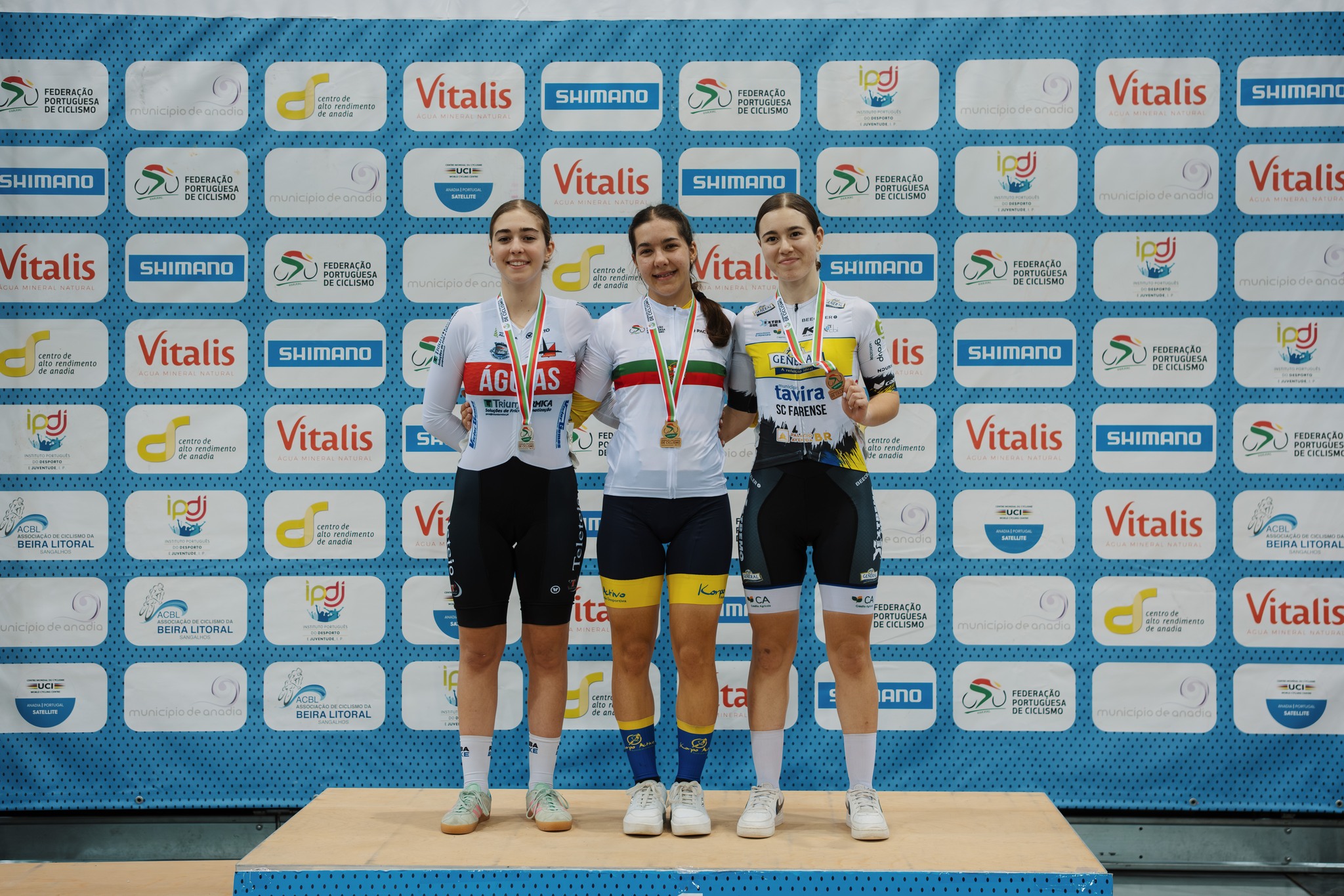 O pódio da Perseguição Individual das juniores femininas com Bárbara Cunha, Laura Simões e Eva Emídio
