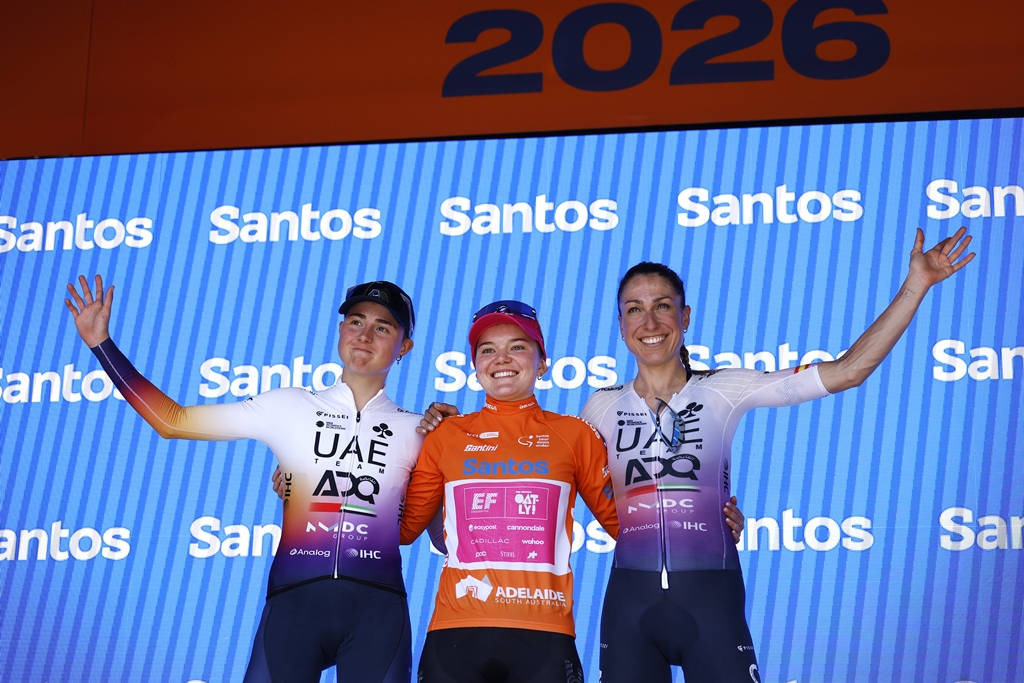 O pódio do Tour Down Under Women com Paula Blasi, Noemi Ruegg e Mavi Garcia