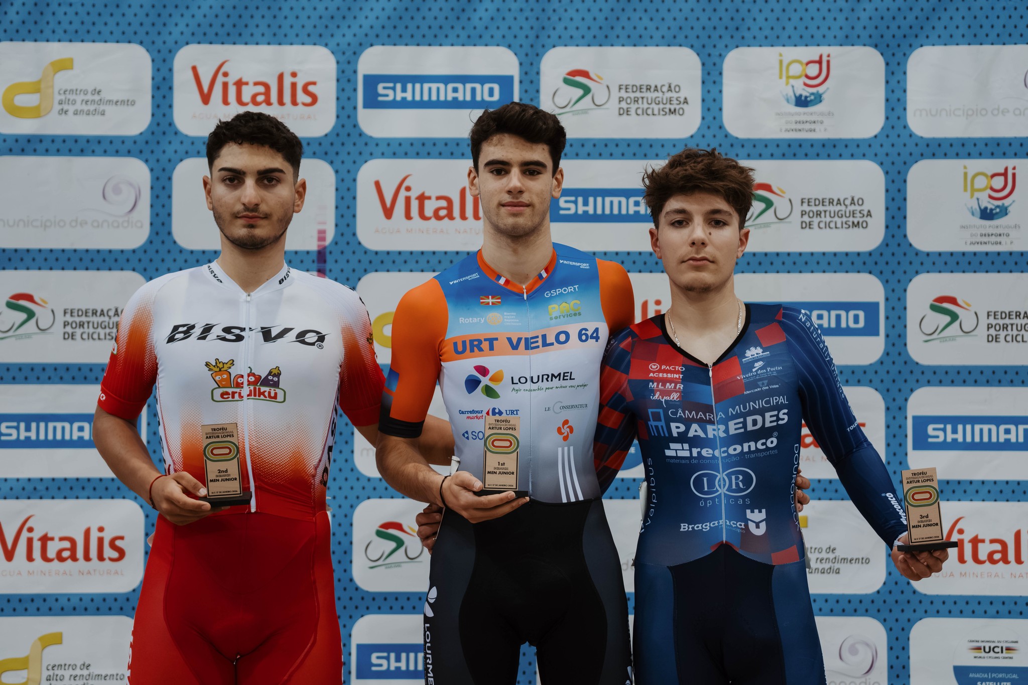 O pódio do Scratch dos Juniores masculinos com Ege Erulku, Nolan Babayou e João Silva