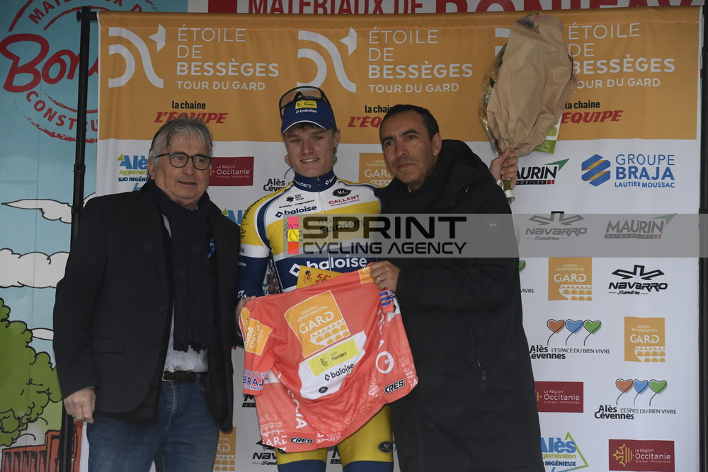 Tom Crabbe segue o camisola laranja da Étoile de Bessèges (Foto: SprintCyclingAgency)