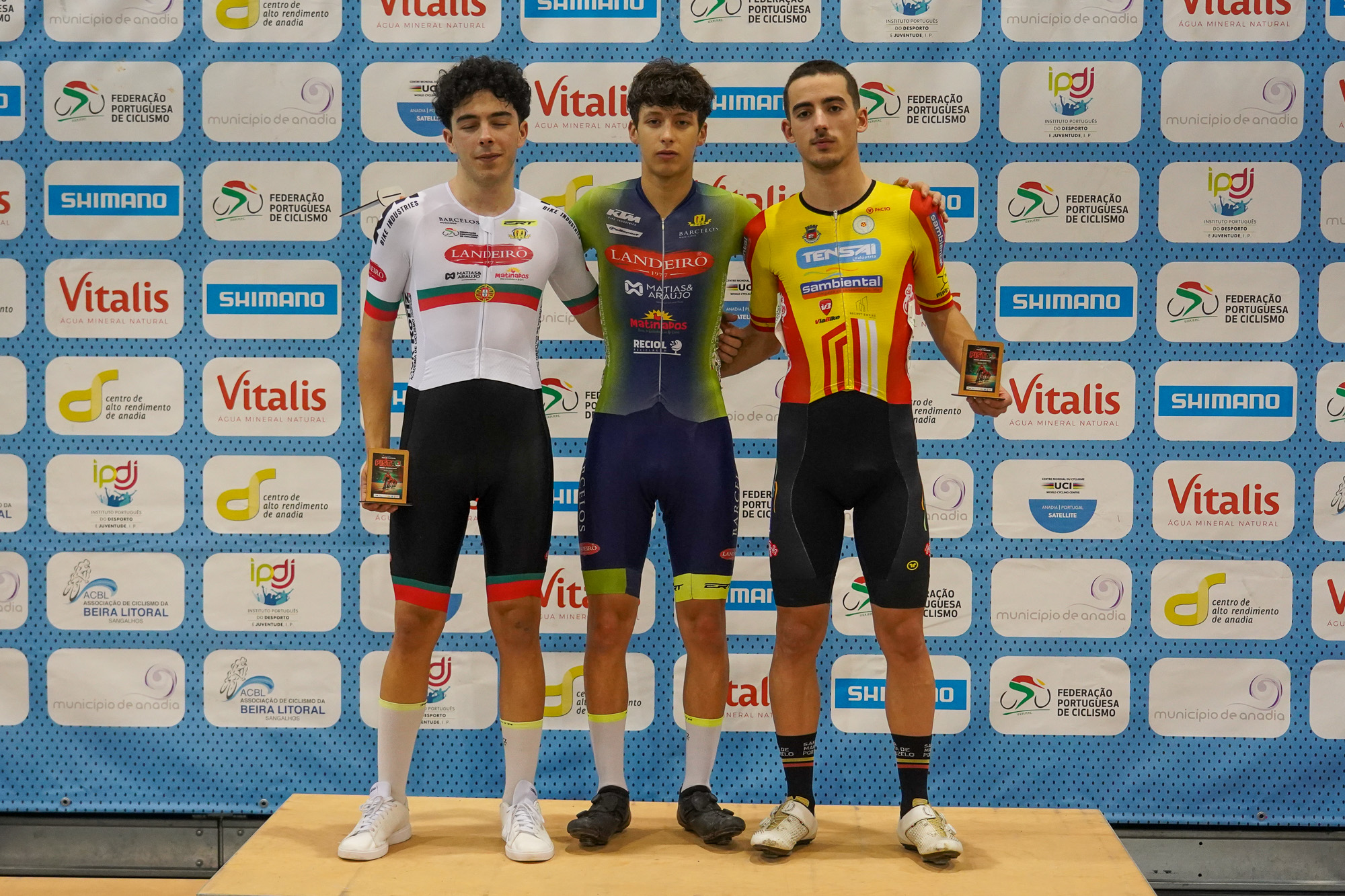 O pódio da Eliminação dos juniores masculinos com Rodrigo Abreu, Afonso Falcão e Simão Pedrosa