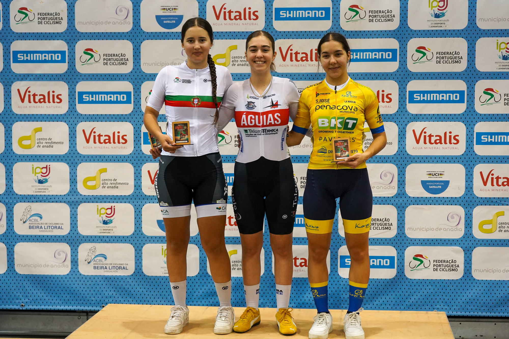 O pódio do Scratch das juniores femininas no Troféu Joaquim Cerca com Bruna Carmo, Bárbara Cunha e Laura Simões