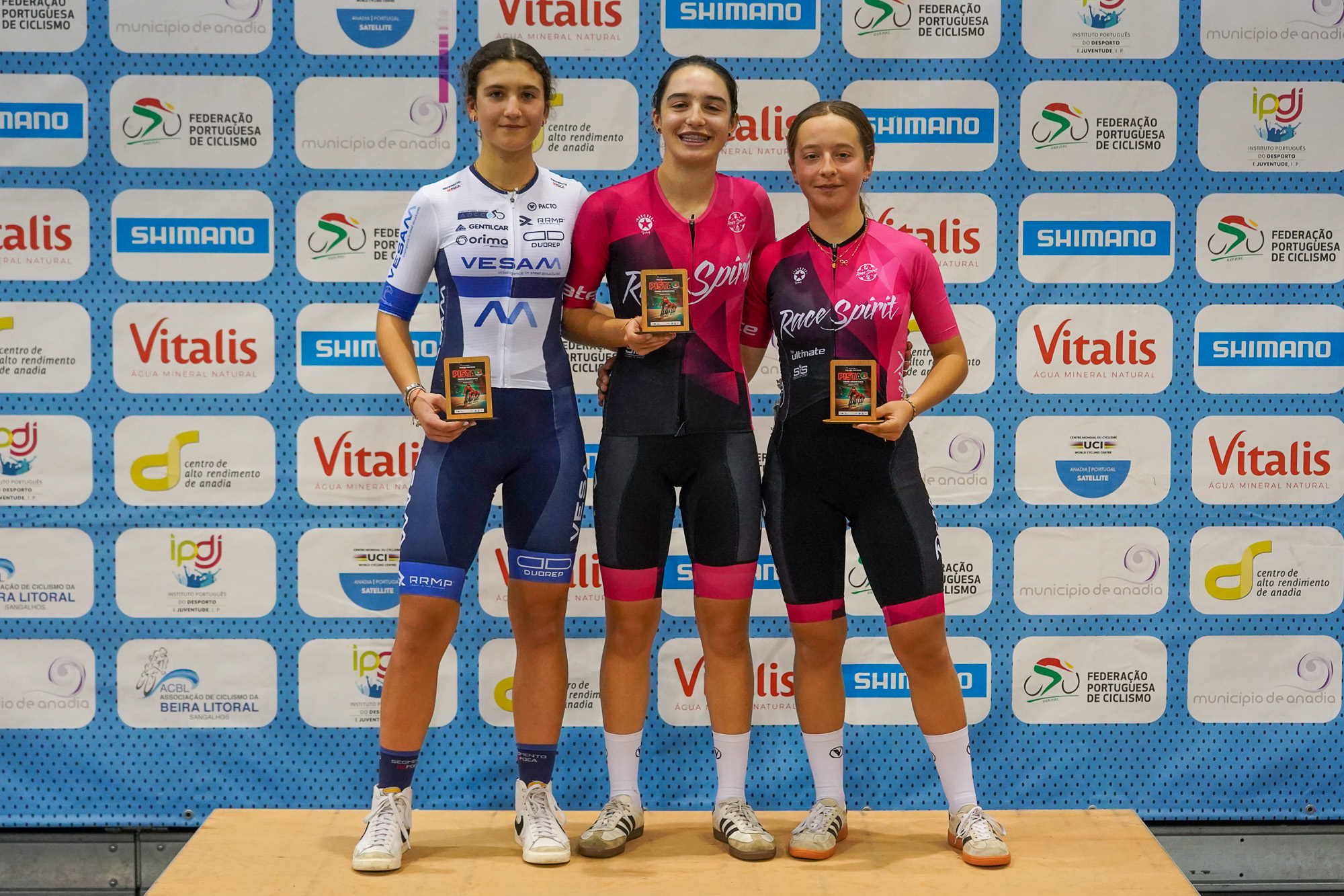 O pódio da Perseguição Individual das cadetes femininas com Carolina Bernardo, Lara Lourenço e Madalena Ferreira