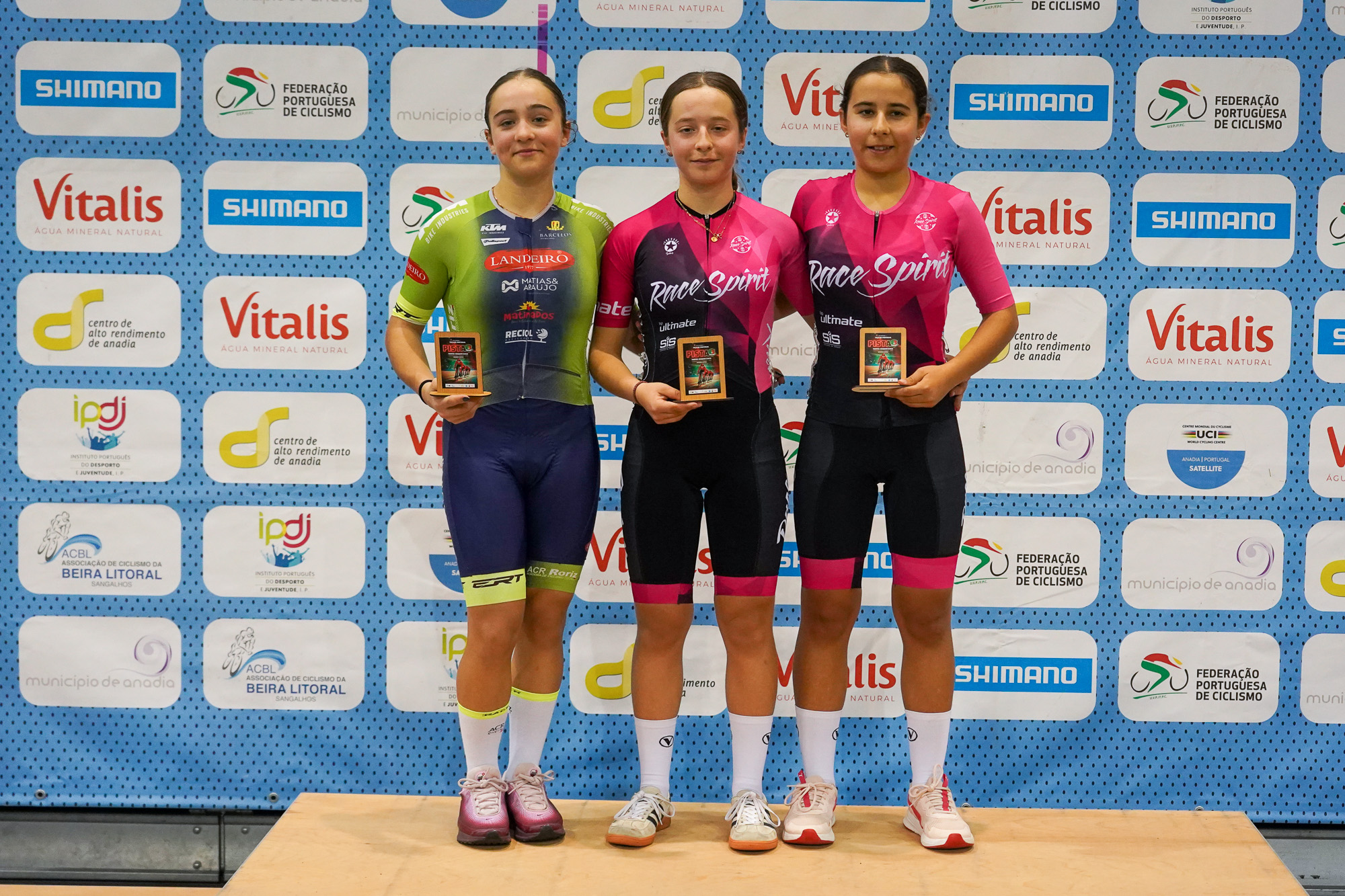 O pódio da Corrida por Pontos das cadetes femininas com Mariana Peixoto, Madalena Ferreira e Matilde Ferreira
