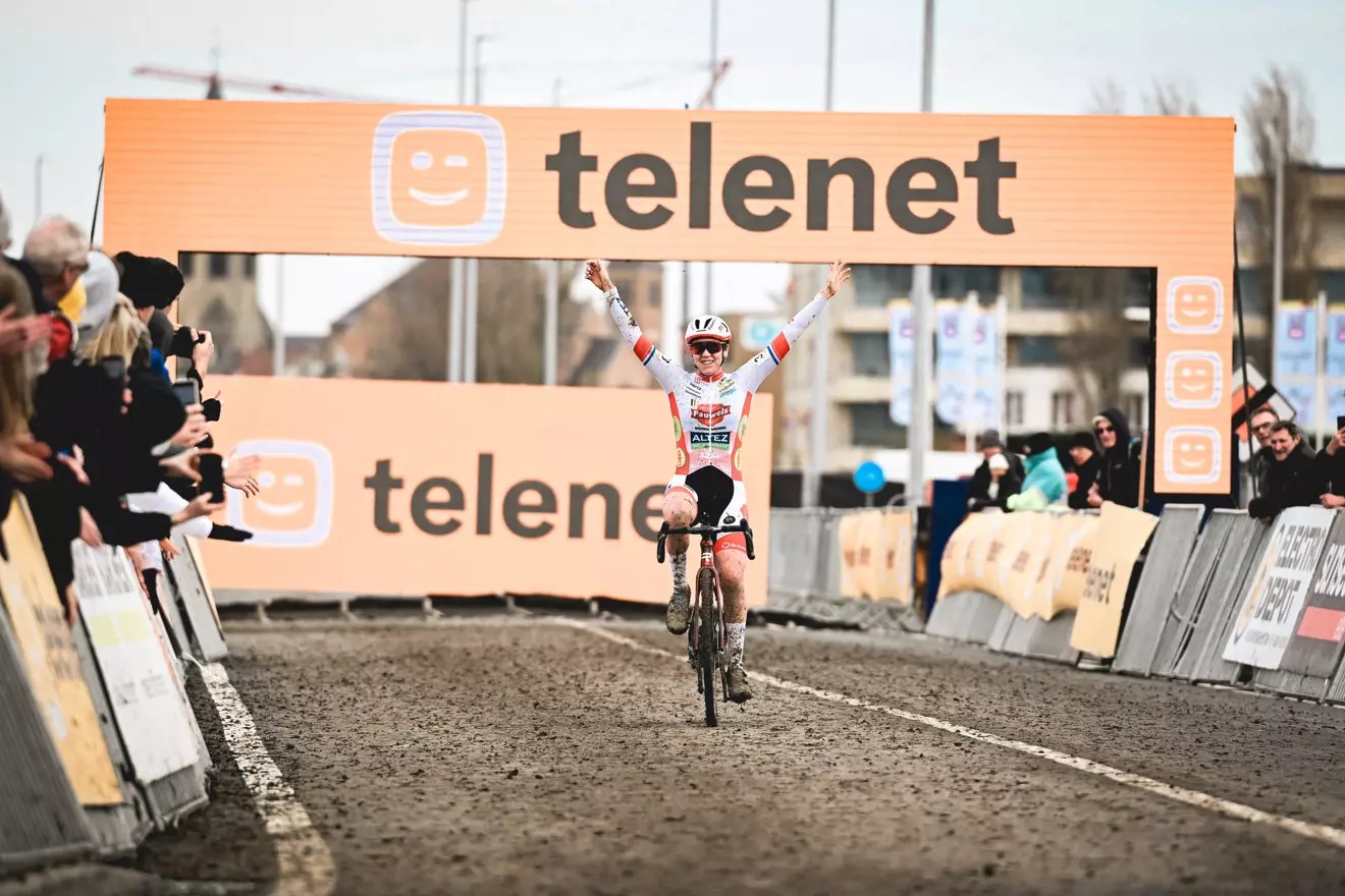 Amandine Fouquenet triunfa em Middelkerke! Aniek van Alphen conquista Telenet SuperPrestige!
