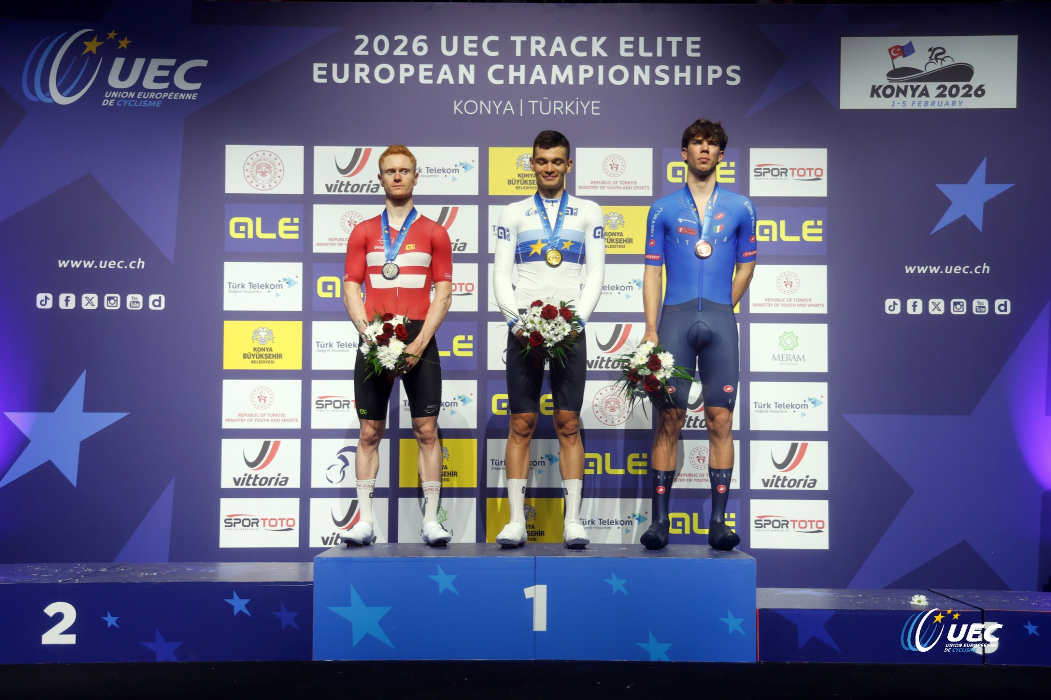 O pódio da Perseguição Individual masculina com Robin Skivild, Lev Gonov e Renato Favero