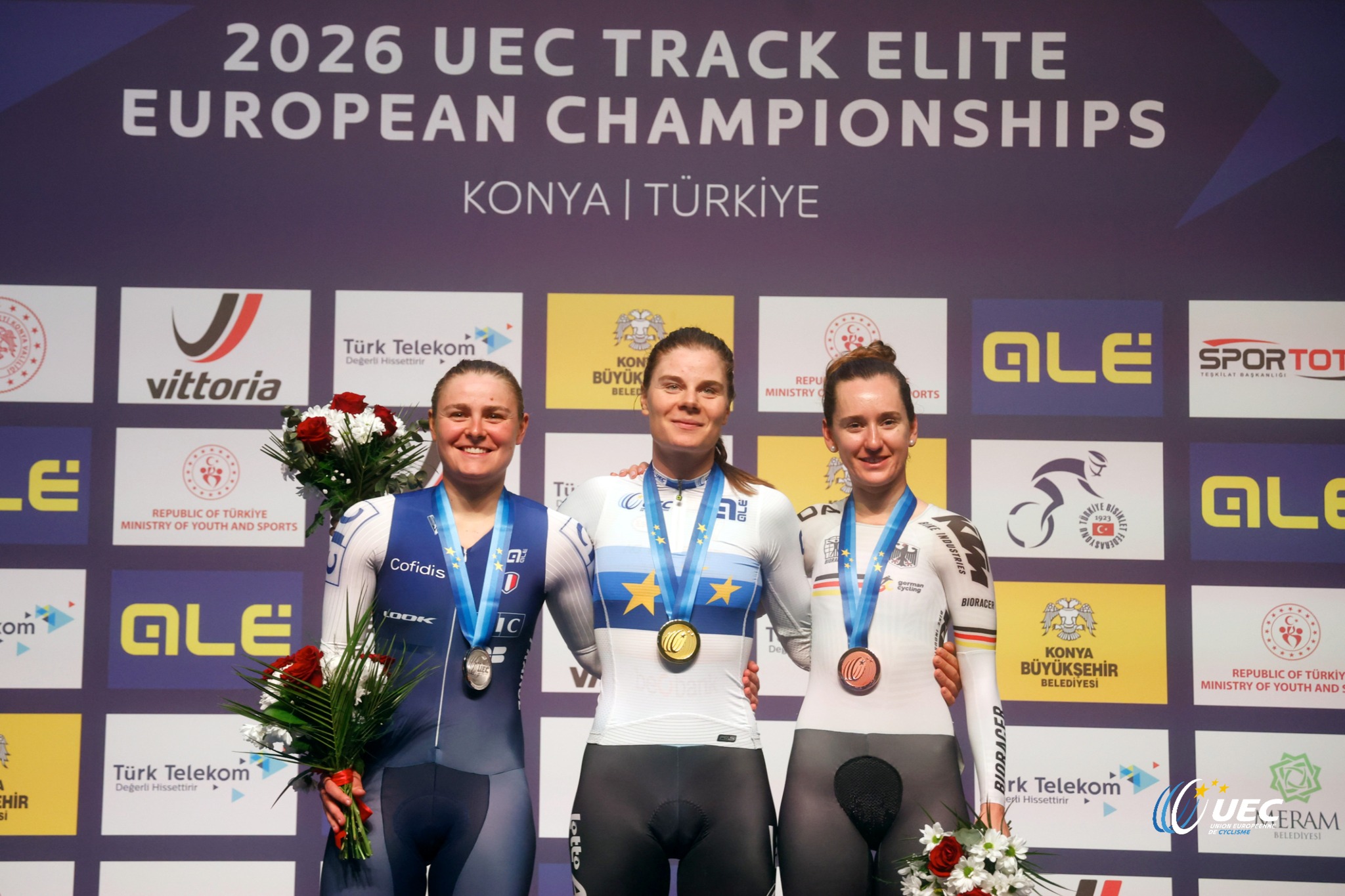 O pódio da Eliminação feminina com Victoire Berteau, Lotte Kopecky e Lea Lin Teutenberg