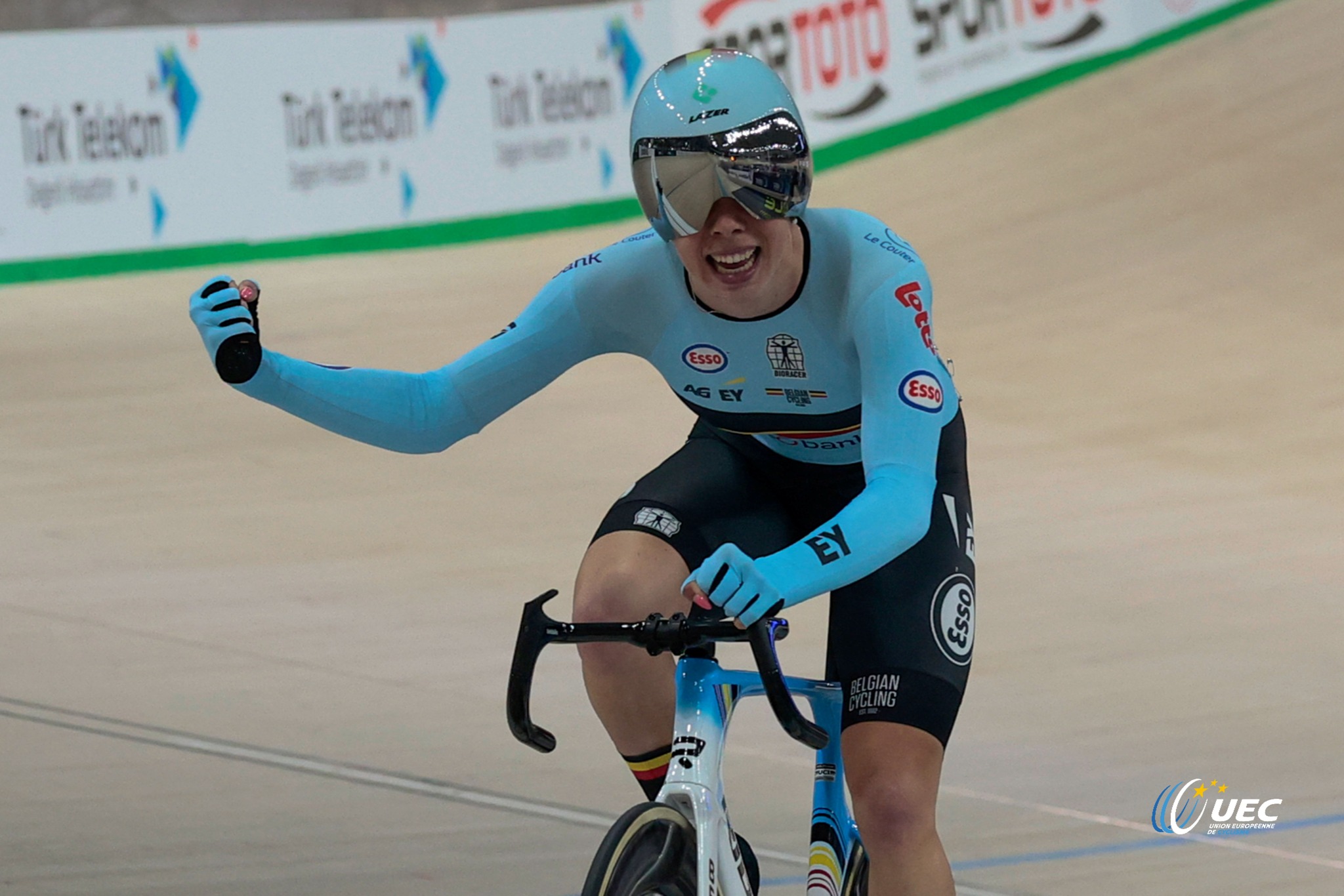 A Bélgica conquistou o seu primeiro Ouro com Helene Hesters no Scratch feminino