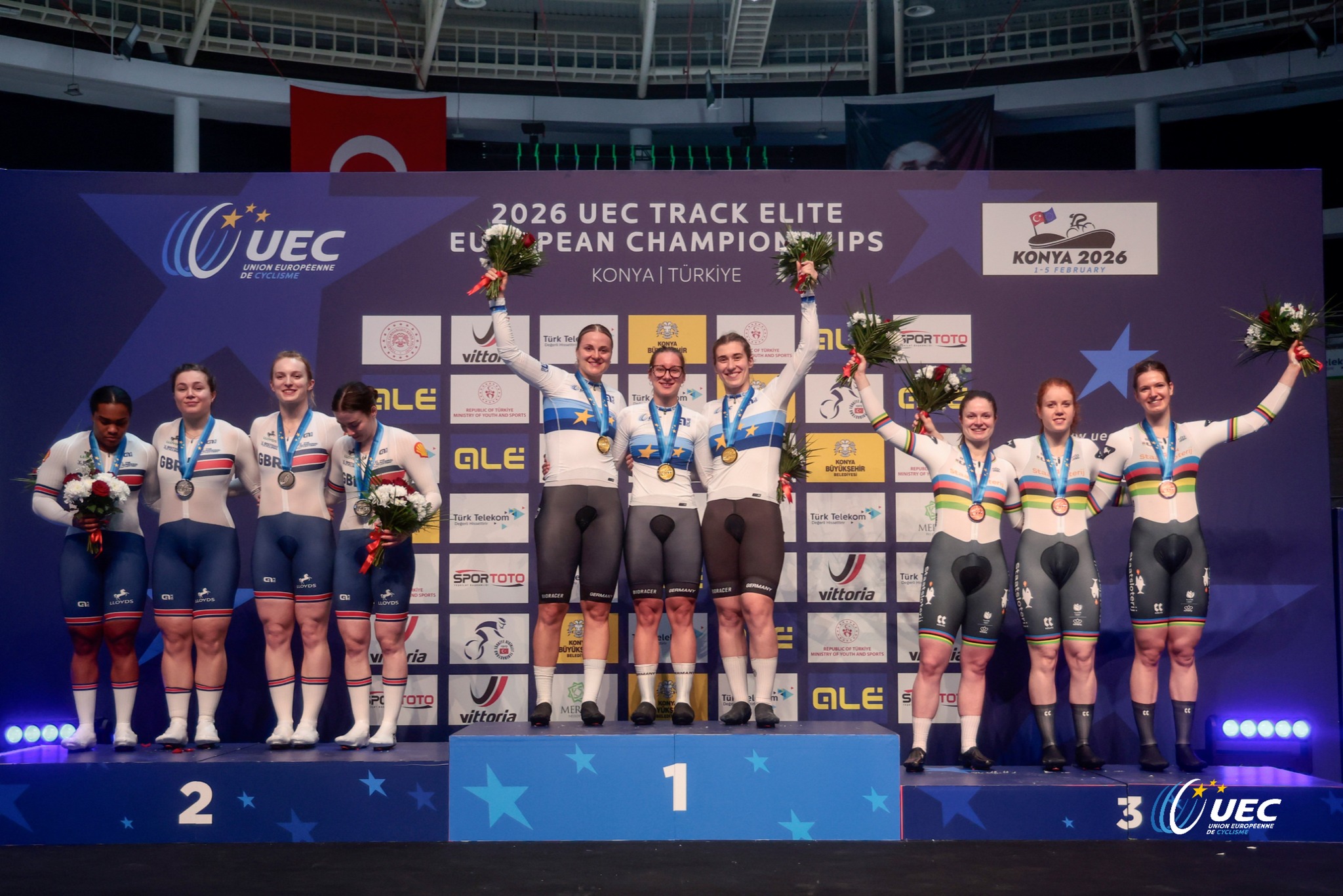 O pódio do Sprint Coletivo feminino nos Campeonatos da Europa com Grã-Bretanha, Alemanha e Países Baixos