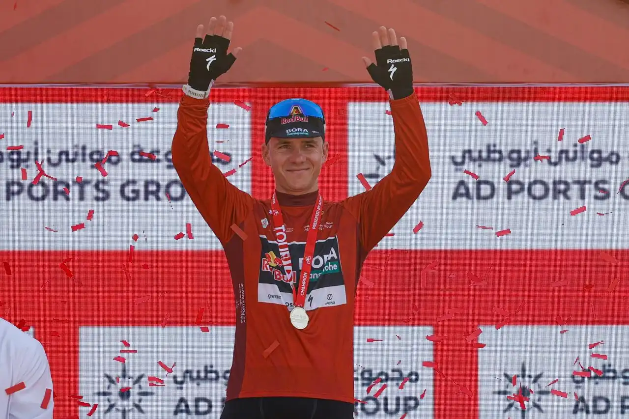 Remco Evenepoel é o novo camisola vermelha do UAE Tour (Foto: SprintCyclingAgency)