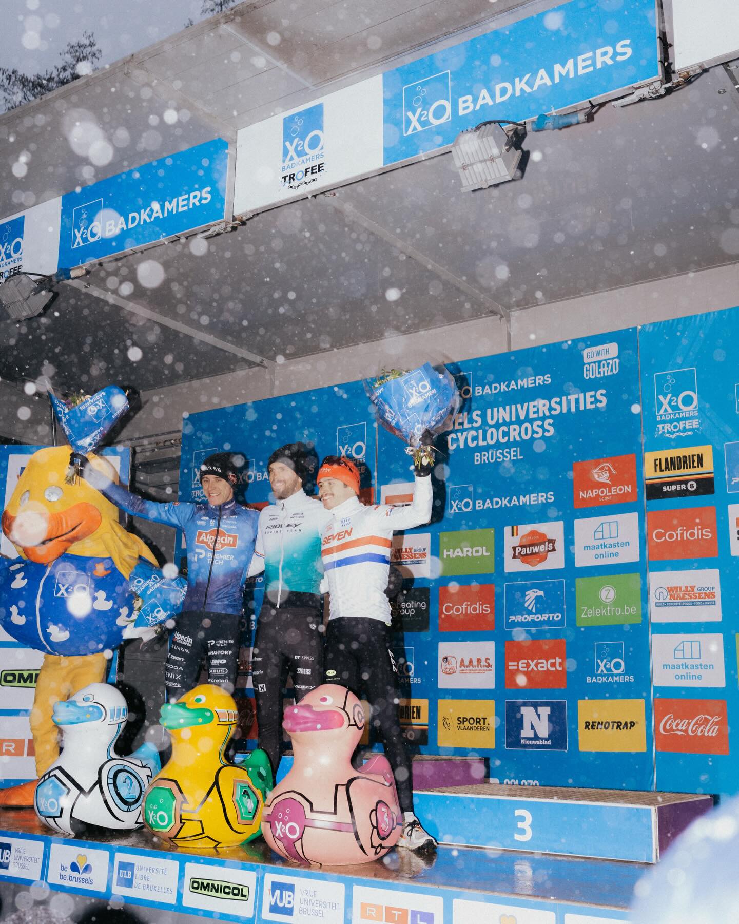 O pódio final do X2O Badkamers Trofee dos elites masculinos com Niels Vandeputte, Joris Nieuwenhuis e Cameron Mason (Foto: Cameron Mason)