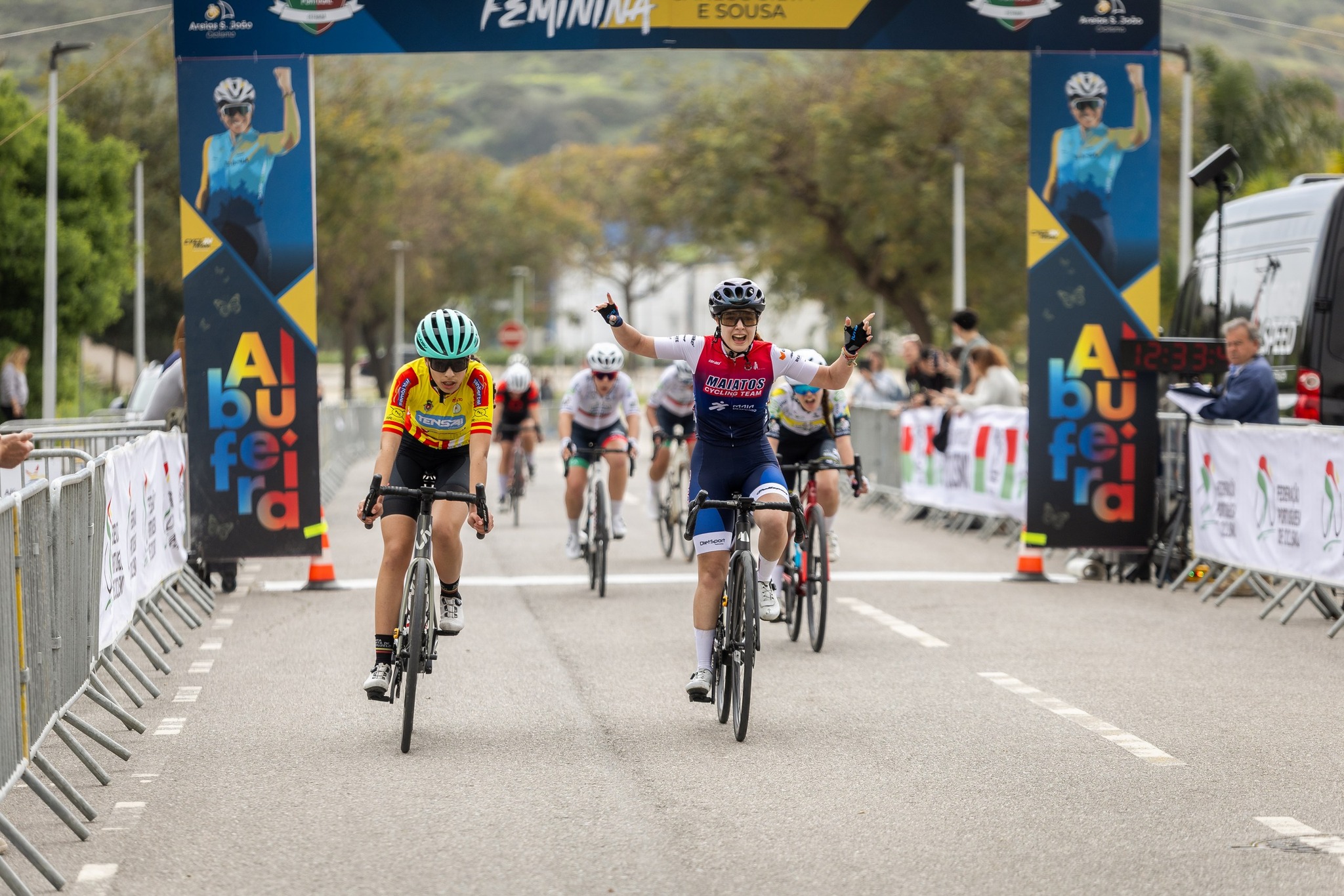 Ana Bueno impôs-se num apertado sprint para vencer a prova das juniores em Albufeira