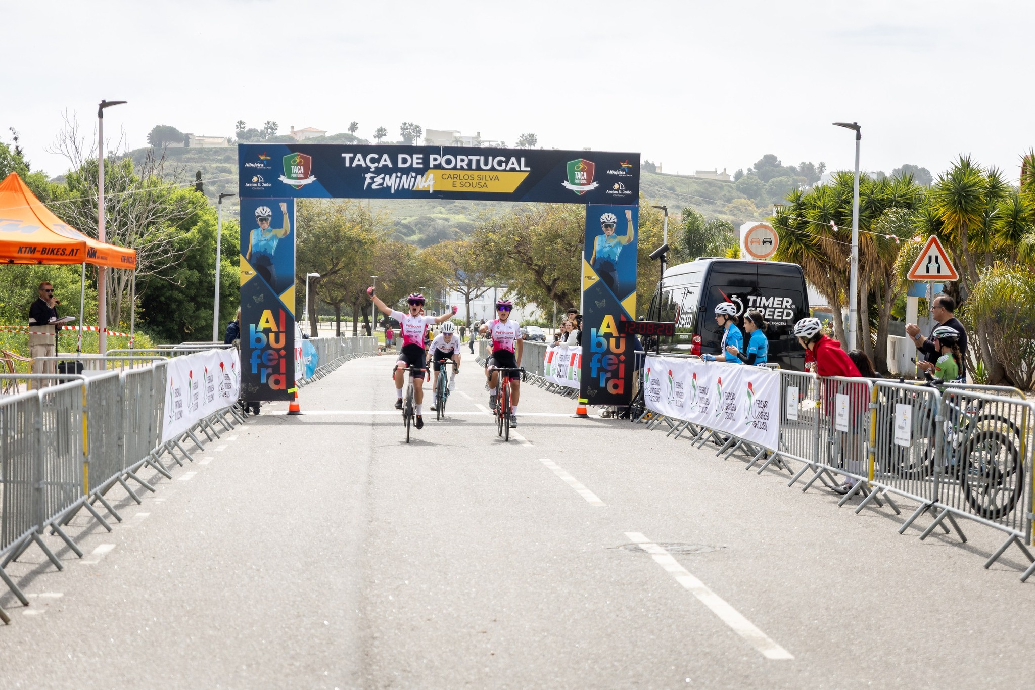 A Penacova - Race Spirit Cycling Team dominou a corrida das Cadetes com Lara Lourenço e Matilde Ferreira