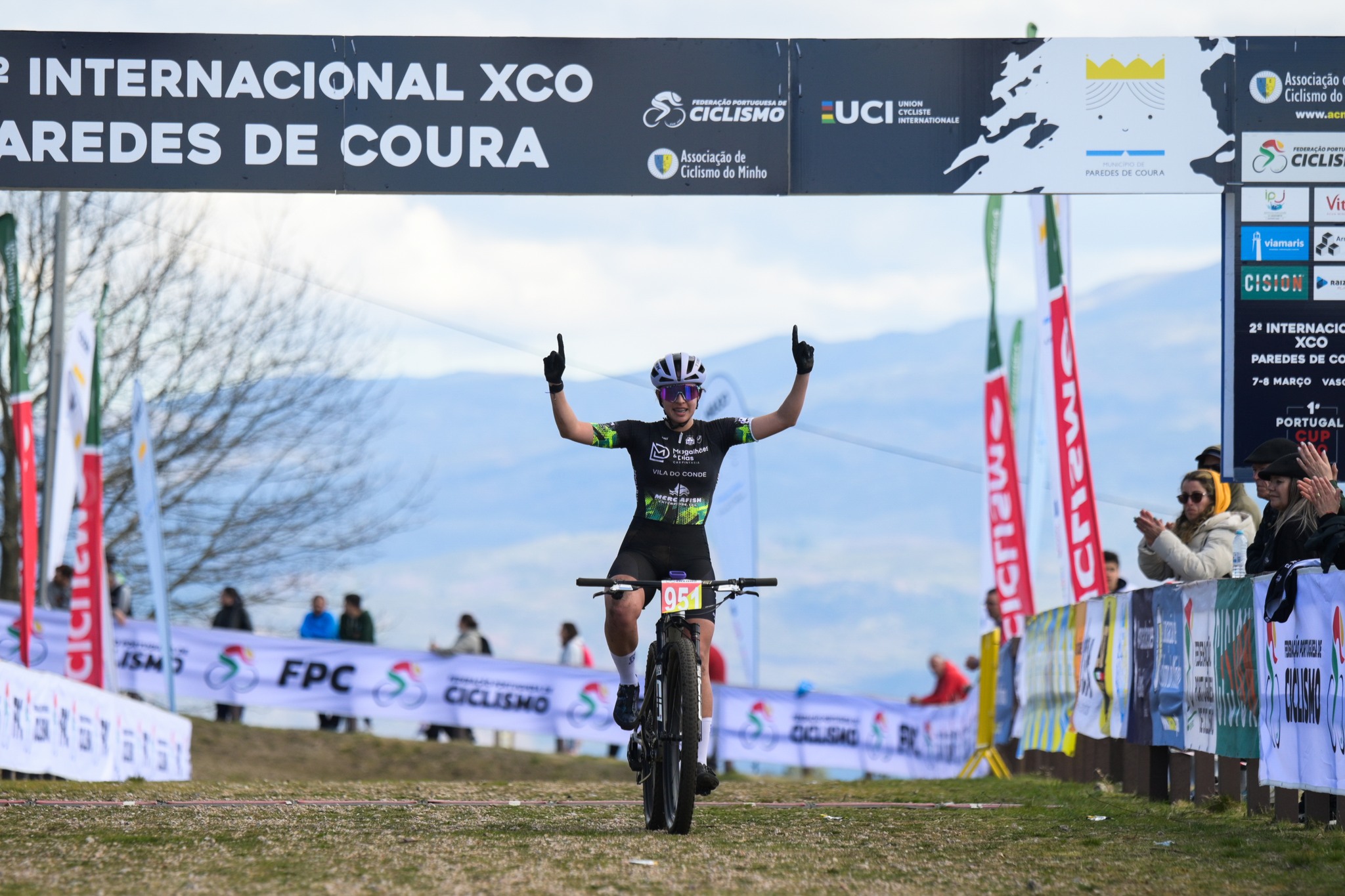 Maria Coimbra fechou o grande dia da Guilhabreu MTB Team com vitória nas juniores femininas