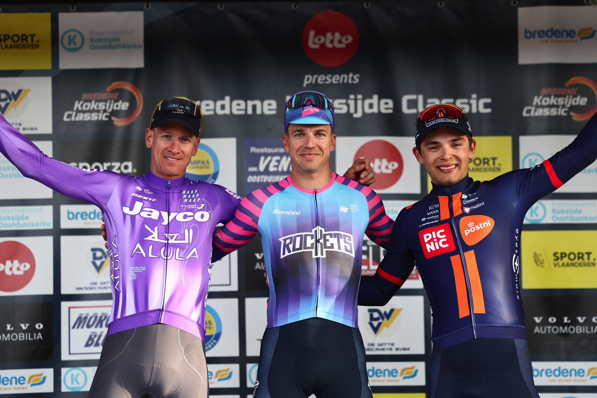 O pódio da Bredene Koksijde Classic com Pascal Ackermann, Dylan Groenewegen e Pavel Bittner (Foto: SprintCyclingAgency)