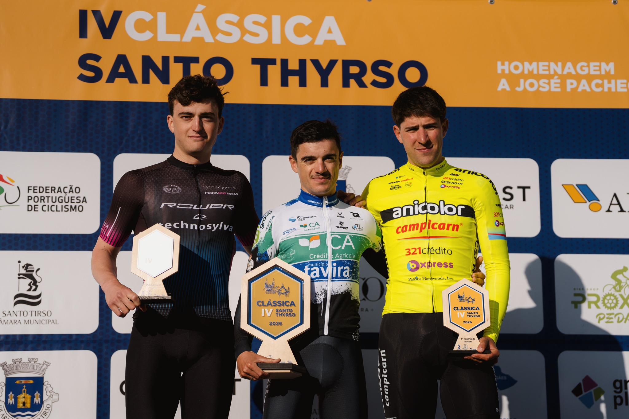O pódio da Clássica de Santo Thyrso com Gabriel Baptista, Afonso Silva e Andoni Lopez de Abetxuko