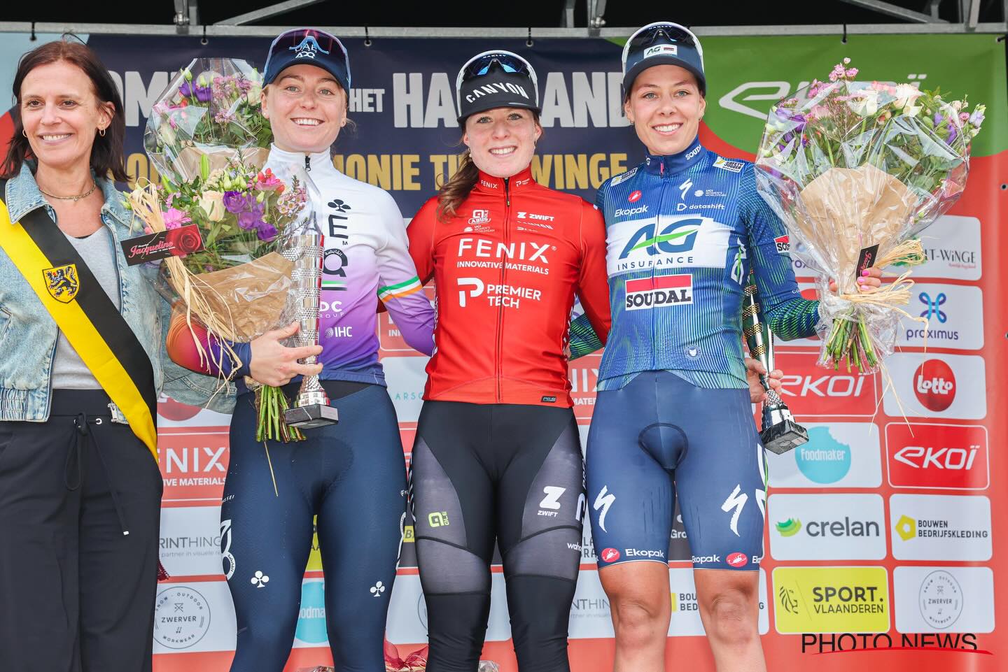 O pódio da FENIX-EKOI Omloop van het Hageland com Lara Gillespie, Charlotte Kool e Shari Bossuyt