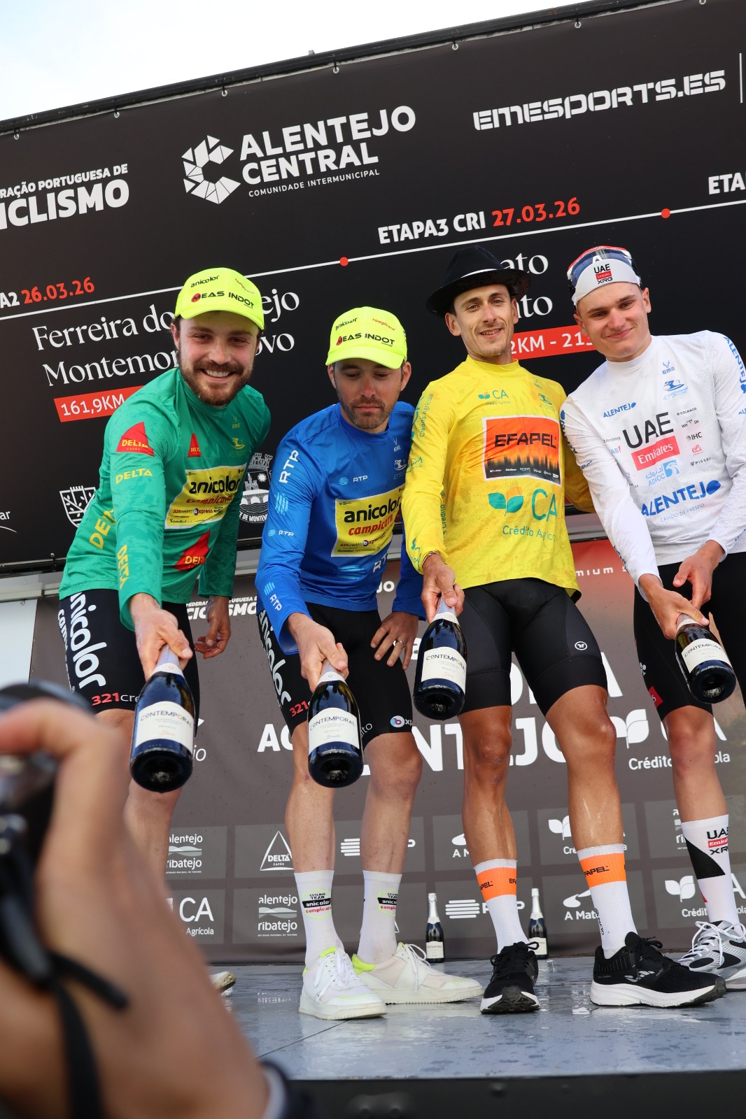 O pódio final da Volta ao Alentejo com Santiago Mesa, Alexis Guérin, Tiago Antunes e Ugo Fabries