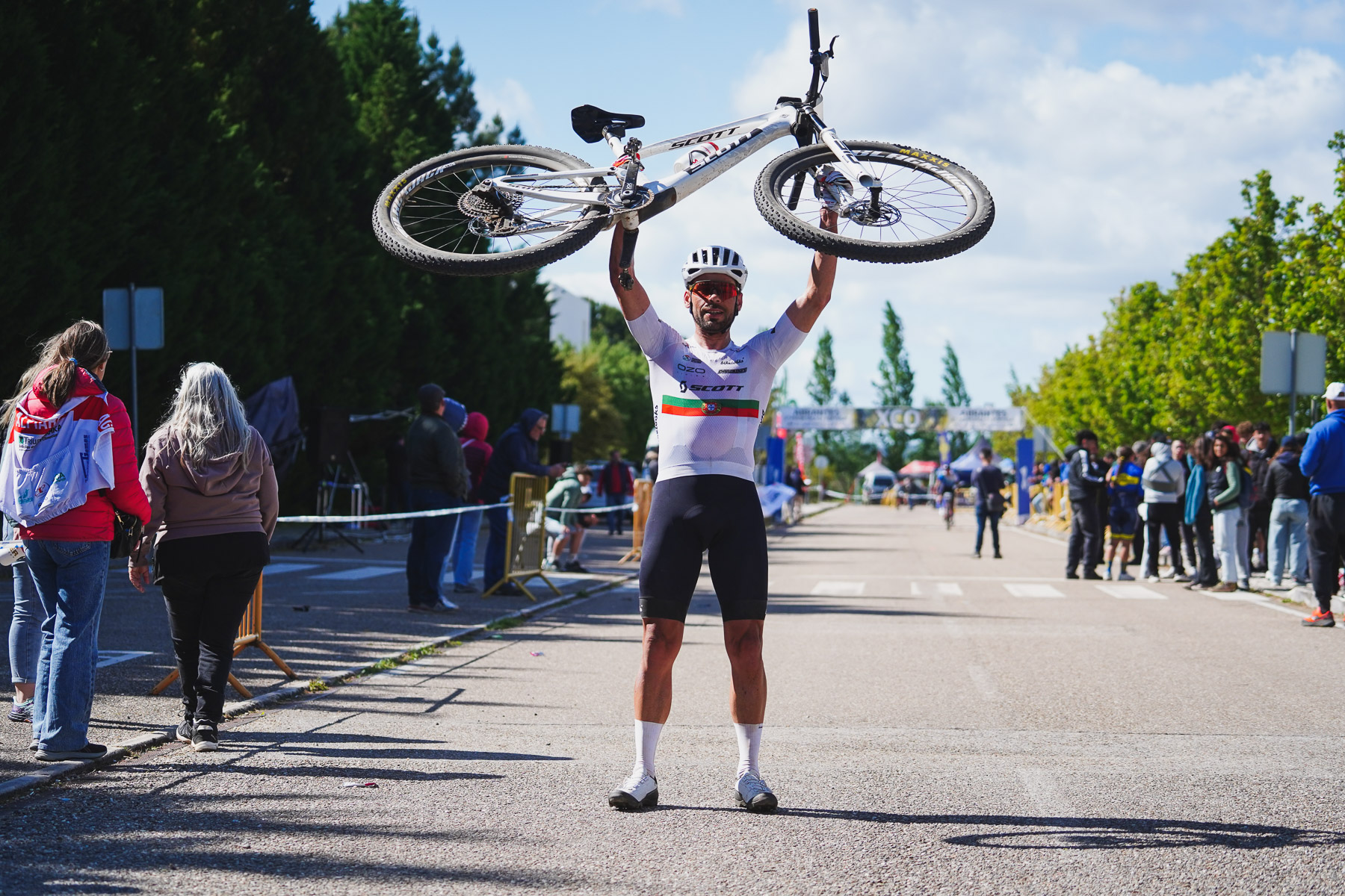 Roberto Ferreira conquistou a 2ª prova da Taça de Portugal de XCO num emocionante duelo em Abrantes