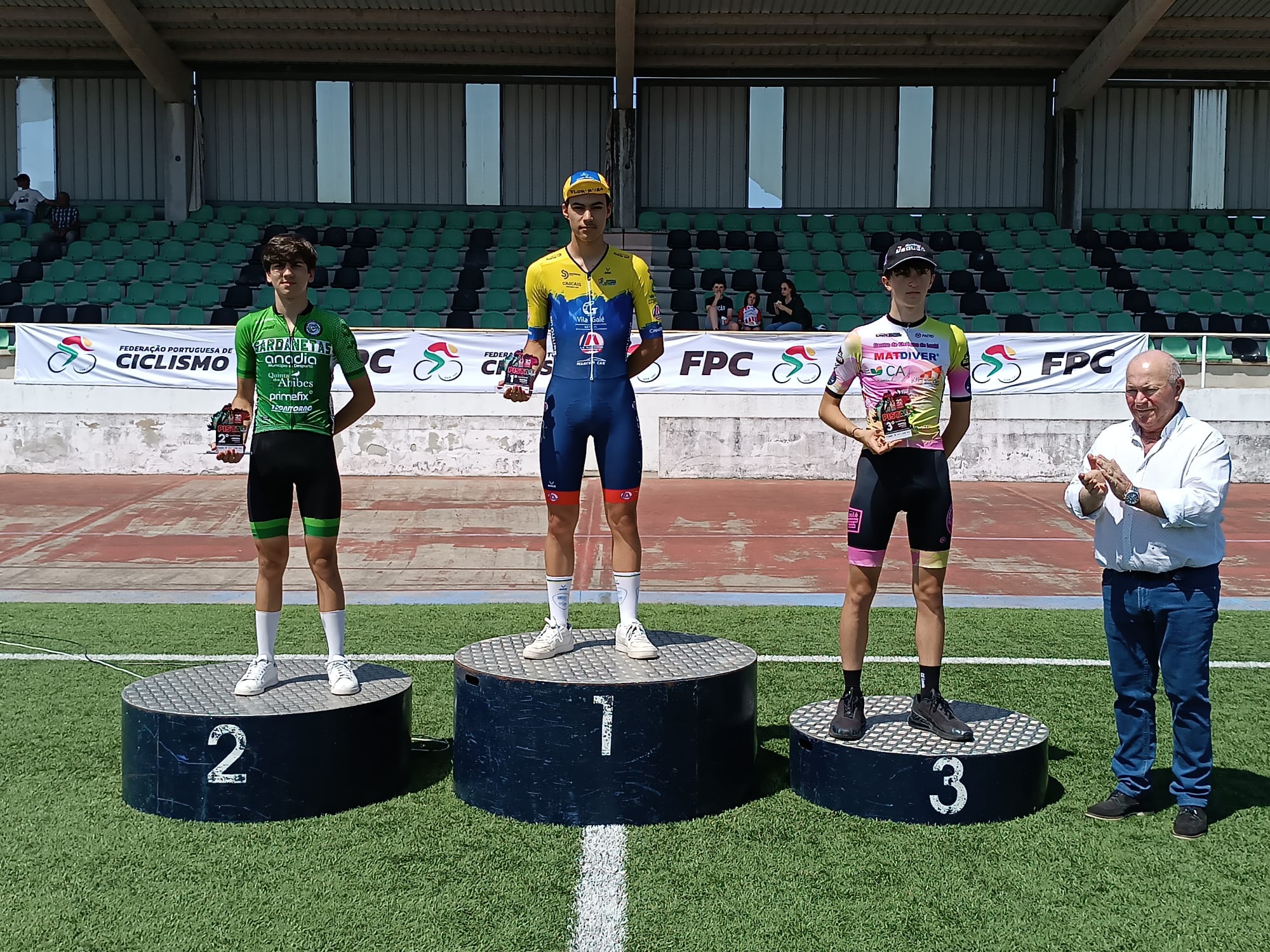 O pódio da Corrida por Pontos dos juniores masculinos com Vicente Saraiva, Mateus Nazaré e João Faísca