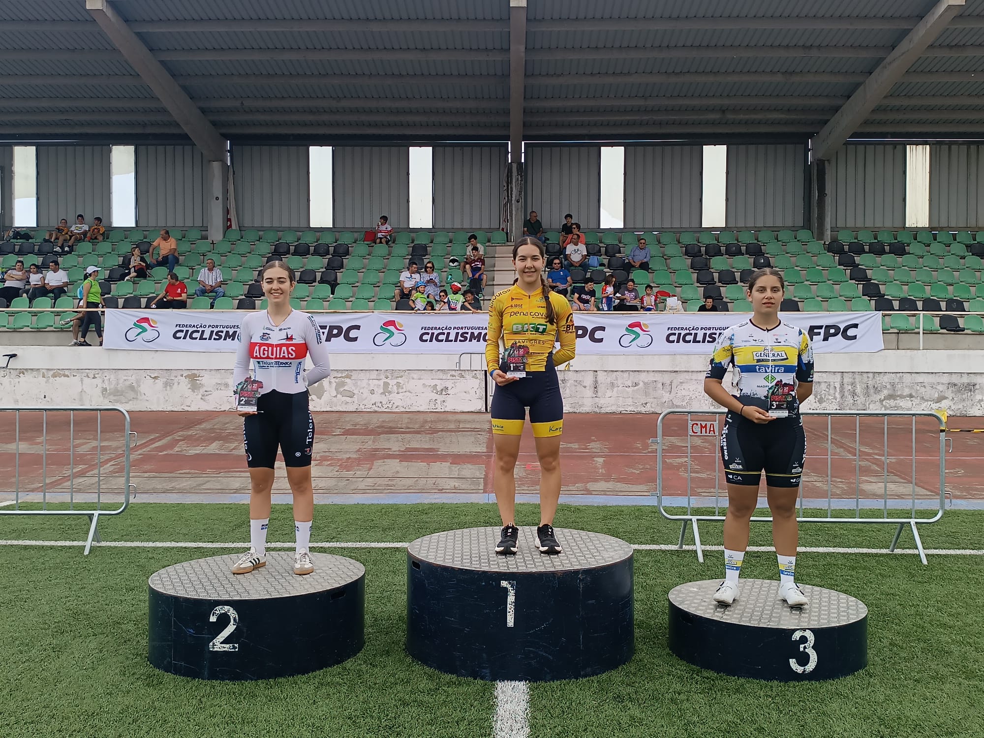 O pódio do km das juniores femininas com Bárbara Cunha, Laura Simões e Juliana Teixeira