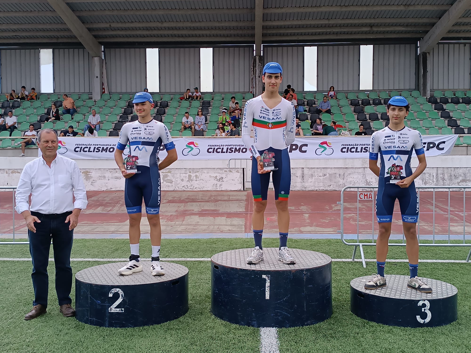 O pódio do km dos cadetes masculinos com Guilherme Laranjeira, Bruno Nogueira e Gabriel Varela