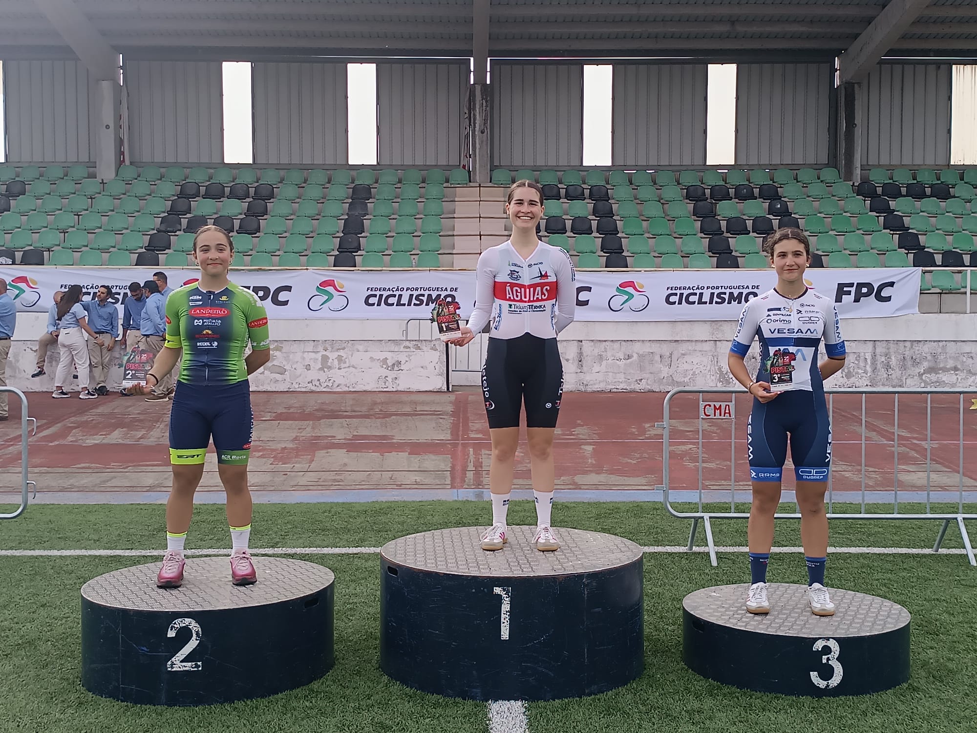 O pódio do Scratch das cadetes femininas com Mariana Peixoto, Inês Fonseca e Carolina Bernardo