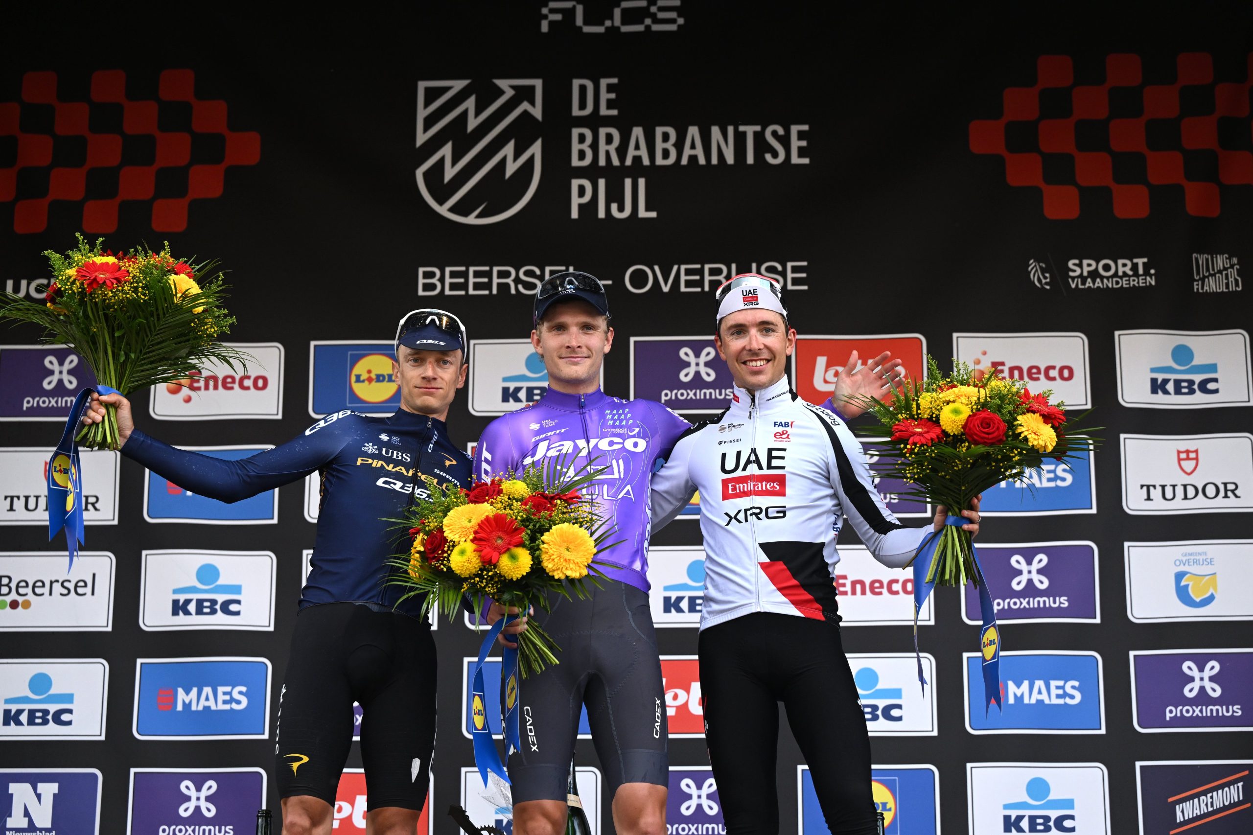 O pódio da Brabantse Pijl com Quinten Hermans, Anders Foldager e Benoit Cosnefroy