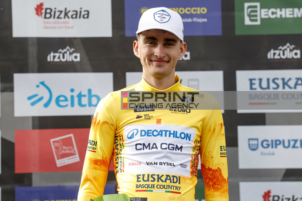 Paul Seixas segue o camisola amarela da Itzulia Basque Country