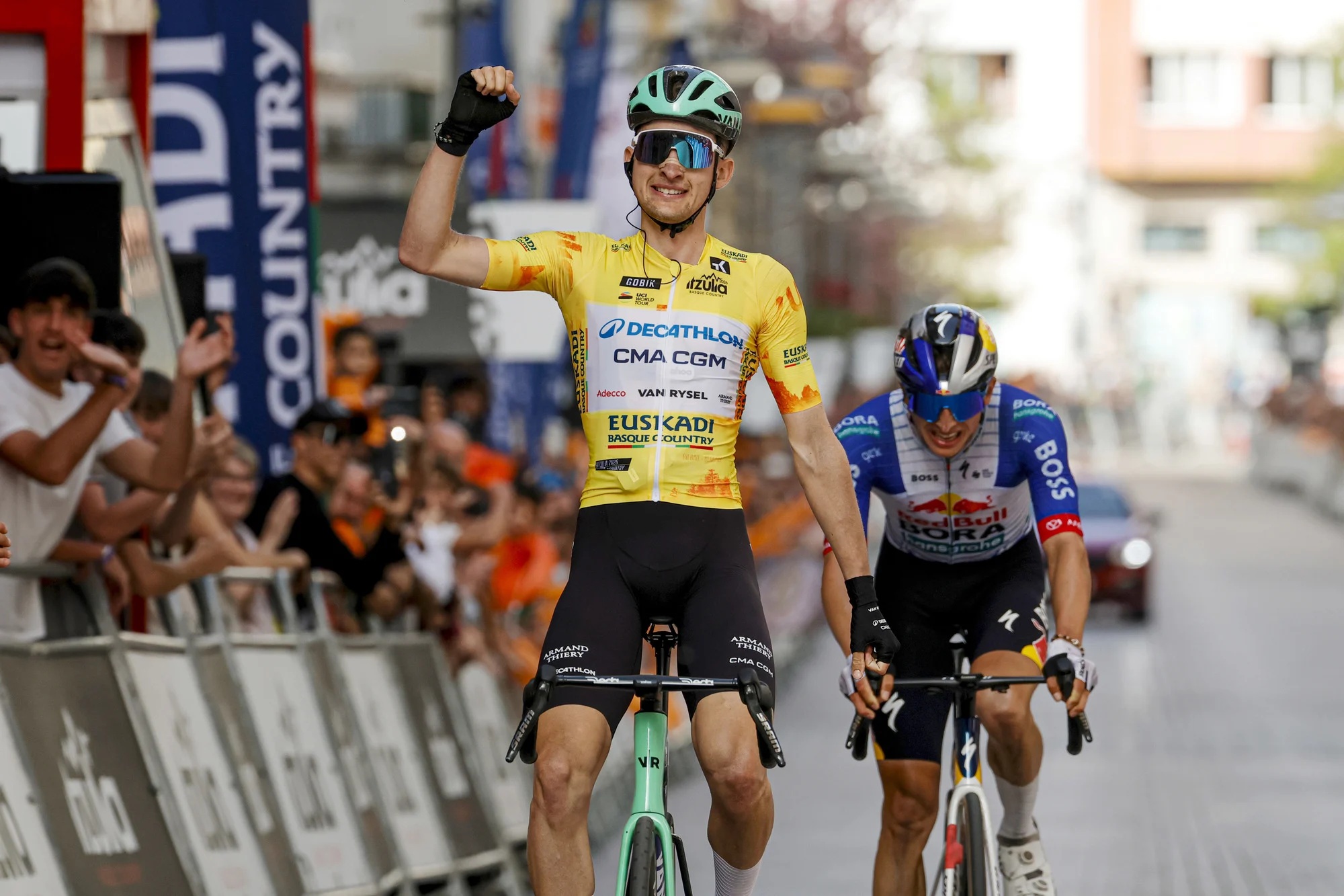 Paul Seixas faz o hat-trick na etapa 5 da Itzulia Basque Country!