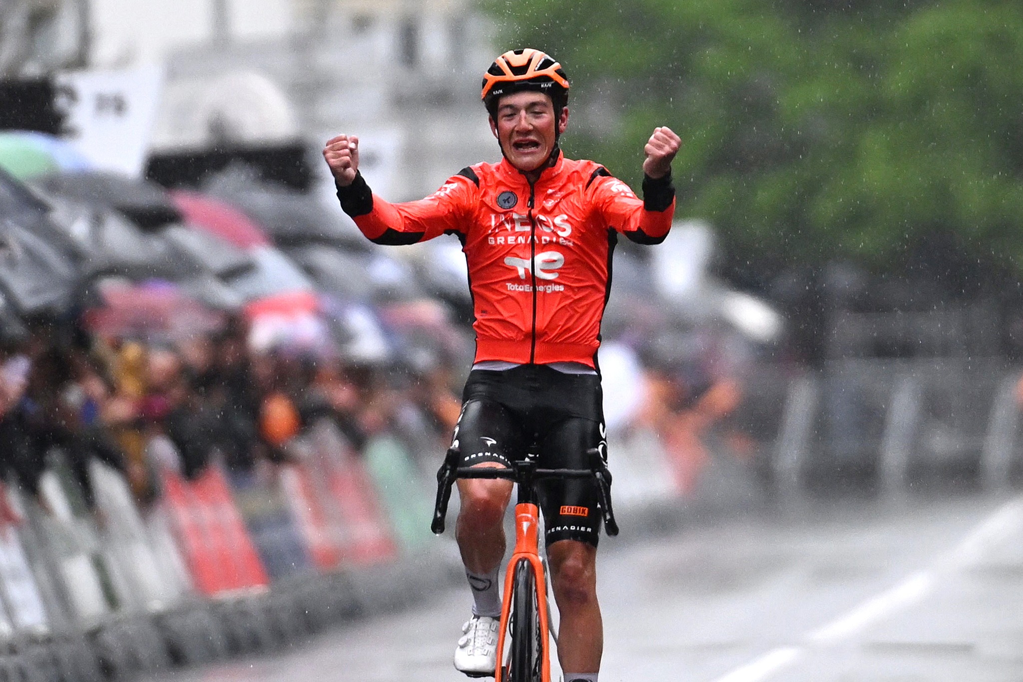 AJ August vence etapa final da Itzulia Basque Country! Paul Seixas conquista geral!