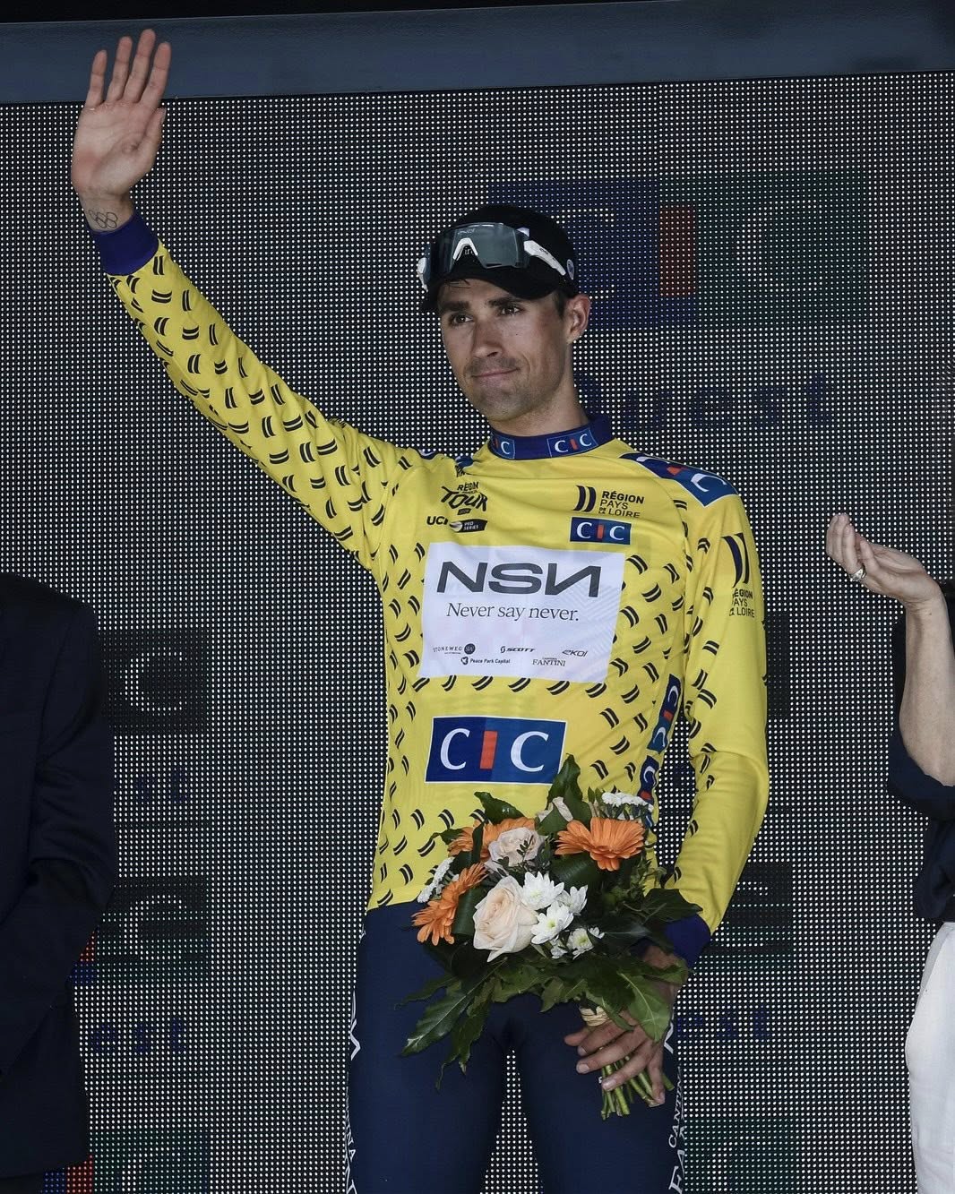 Ethan Vernon segue o camisola amarela da Région Pays de la Loire Tour
