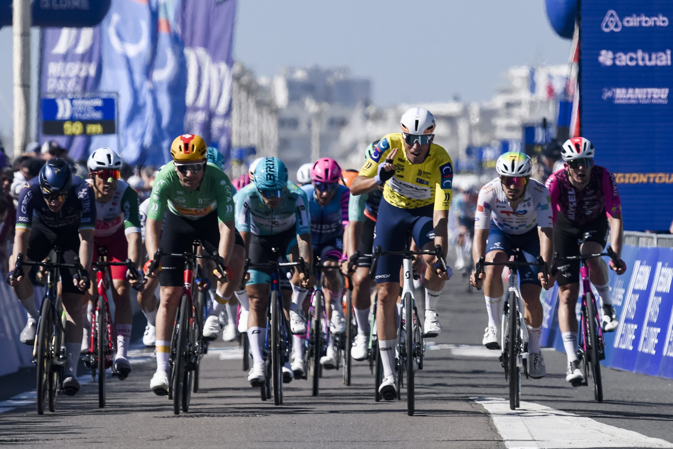 Ethan Vernon faz o “bis” na etapa 2 da Région Pays de la Loire Tour!