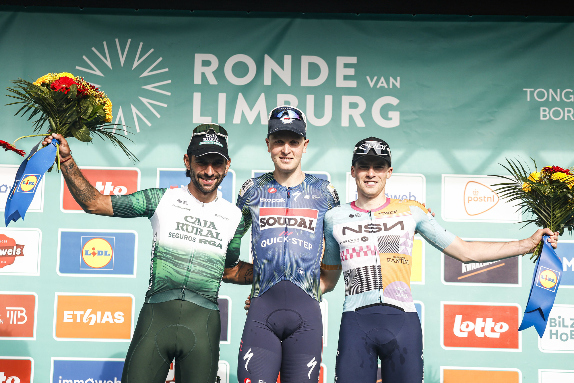 O pódio da Ronde van Limburg com Fernando Gaviria, Tim Merlier e Floris van Tricht (Foto: SprintCyclingAgency)