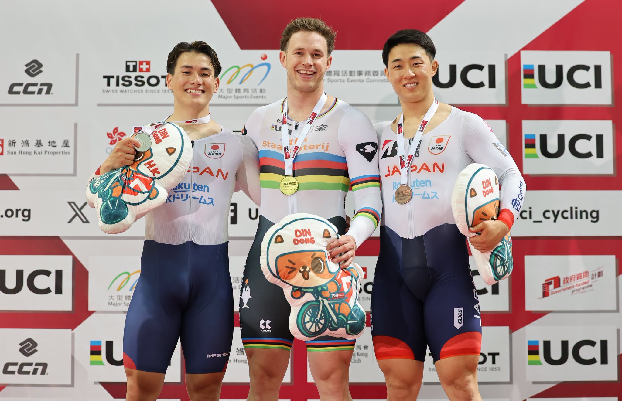 O pódio do Keirin masculino com Kaiya Ota, Harrie Lavreysen e Shinji Nakano