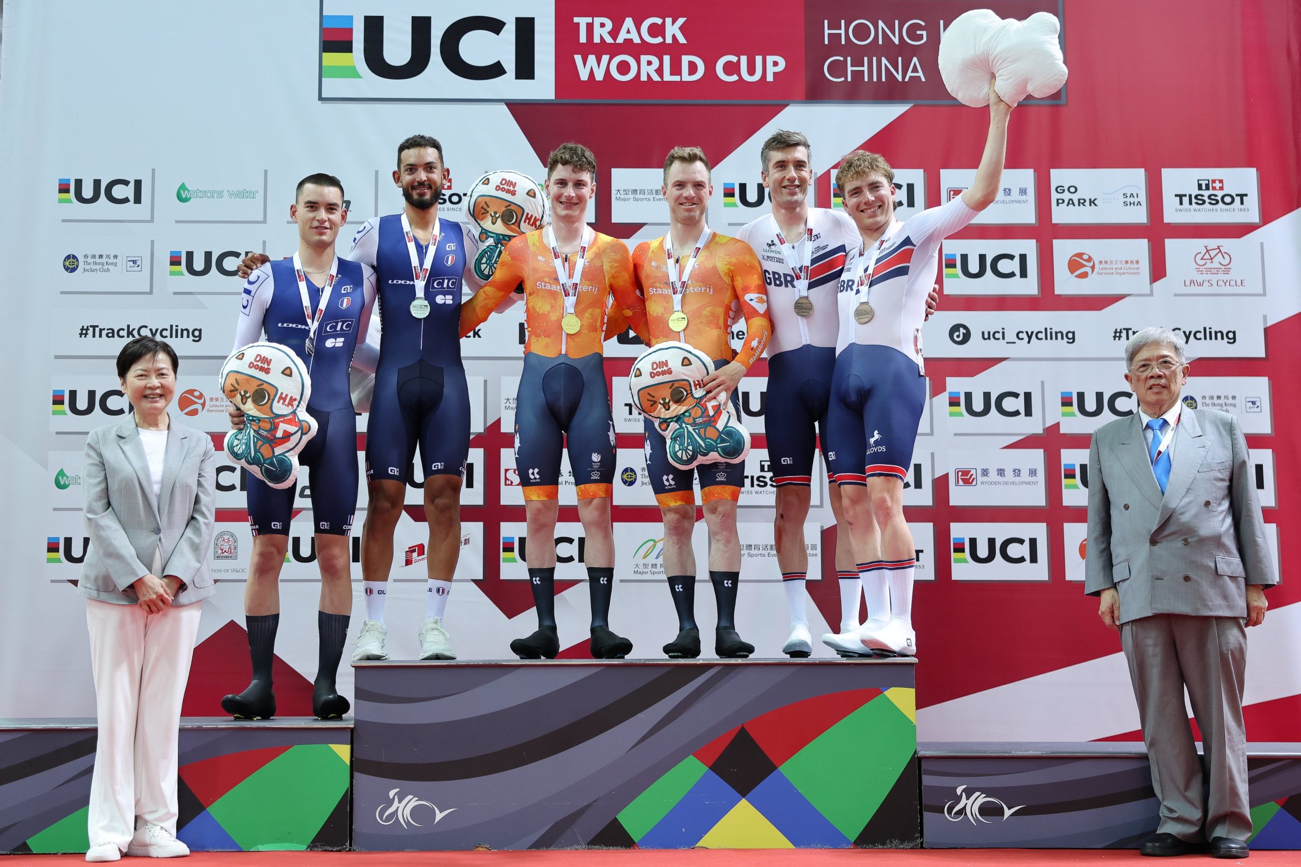 O pódio do Madison masculino da Taça do Mundo de Pista em Hong Kong com Erwan Besnier e Donavan Grondin, Philip Heijnen e Yoeri Havik e William Perrett e Logan Maclean
