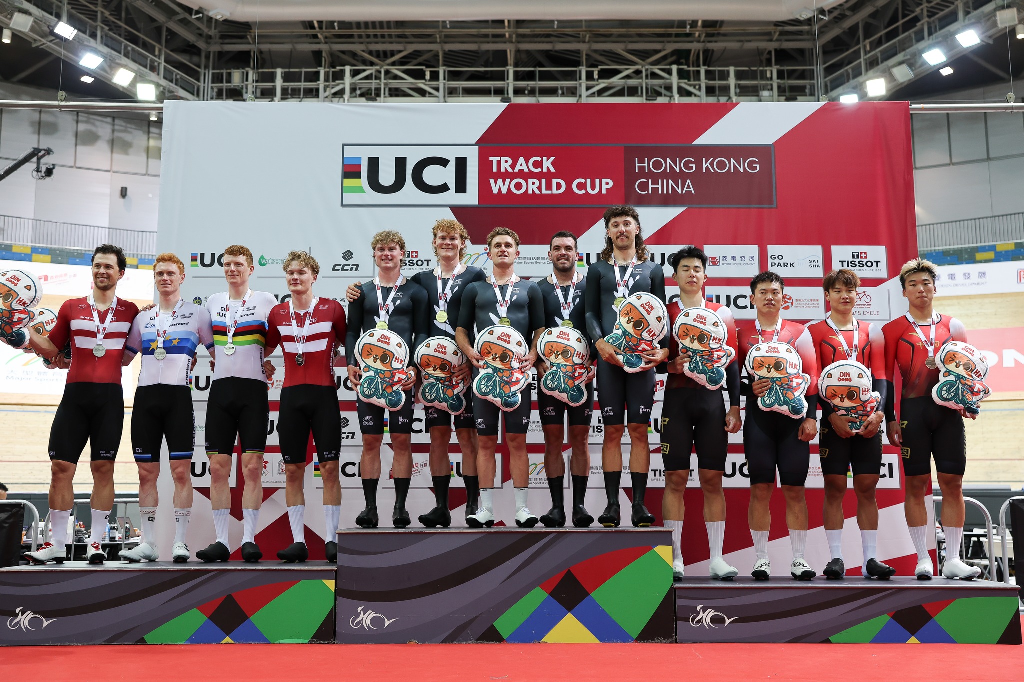 O pódio da Perseguição Coletiva masculina com Dinamarca, Nova Zelândia e China