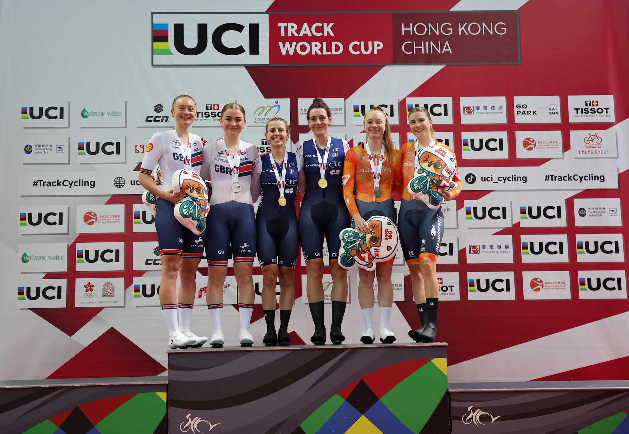 O pódio do Madison feminino com Madelaine Leech e Erin Boothman, Valentin Fortin e Marion Borras e Nienke Veenhoven e Lisa van Belle