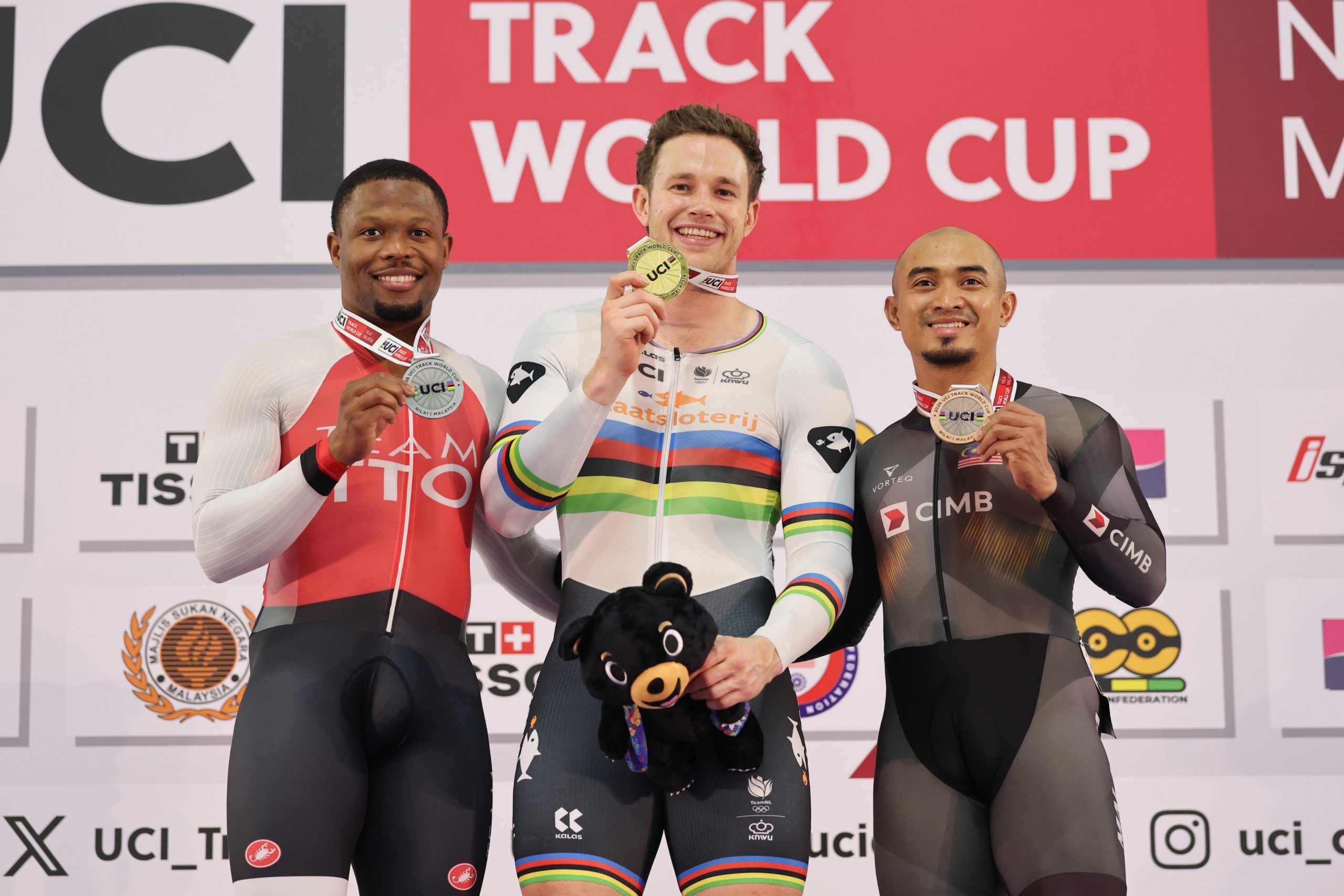 O pódio do Sprint masculino com Nicholas Paul, Harrie Lavreysen e Azizulhasni Awang