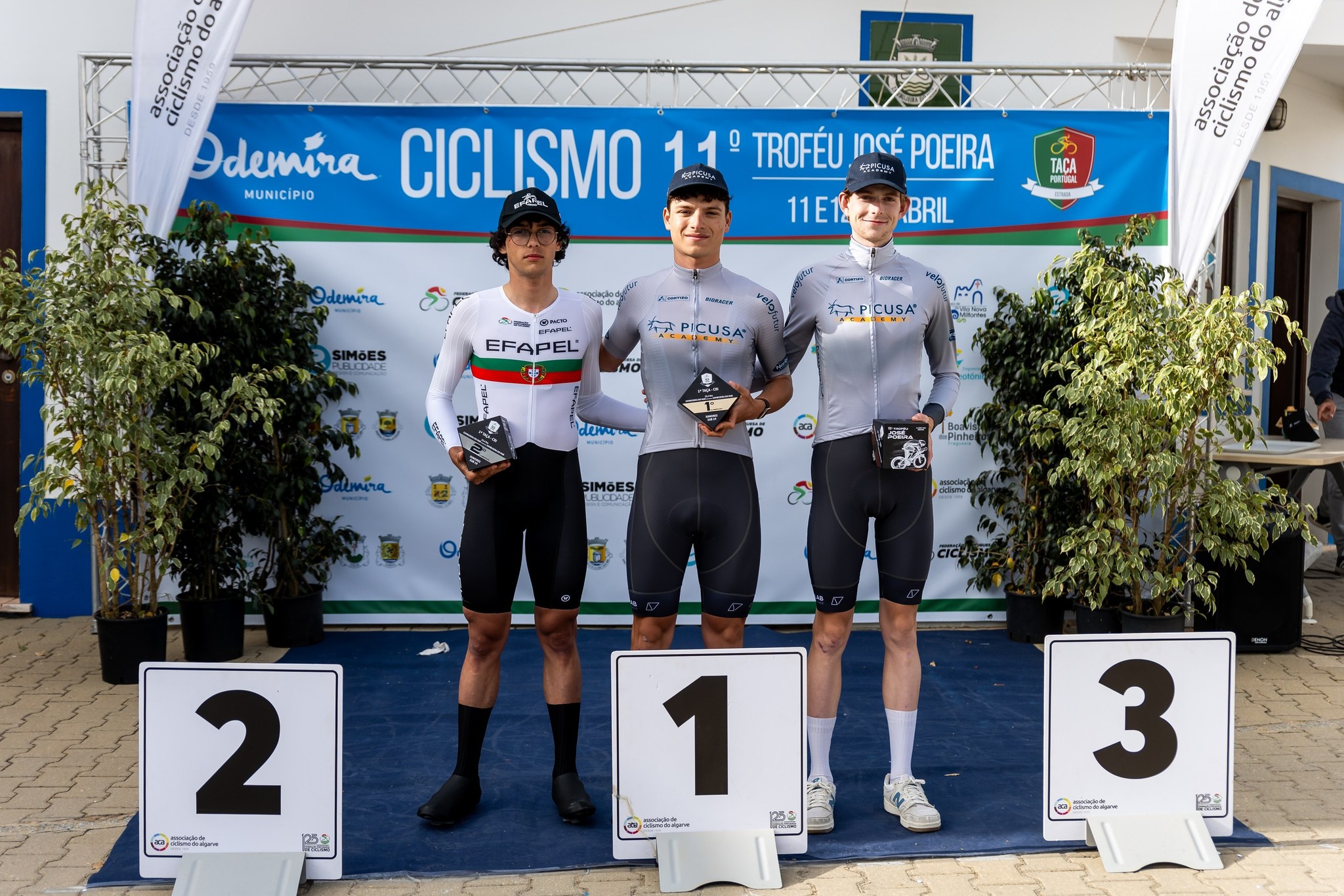 O pódio do contrarrelógio do Troféu José Poeira com Rodrigo Jesus, Yoav Lewin e Ryan O'Shaughnessy