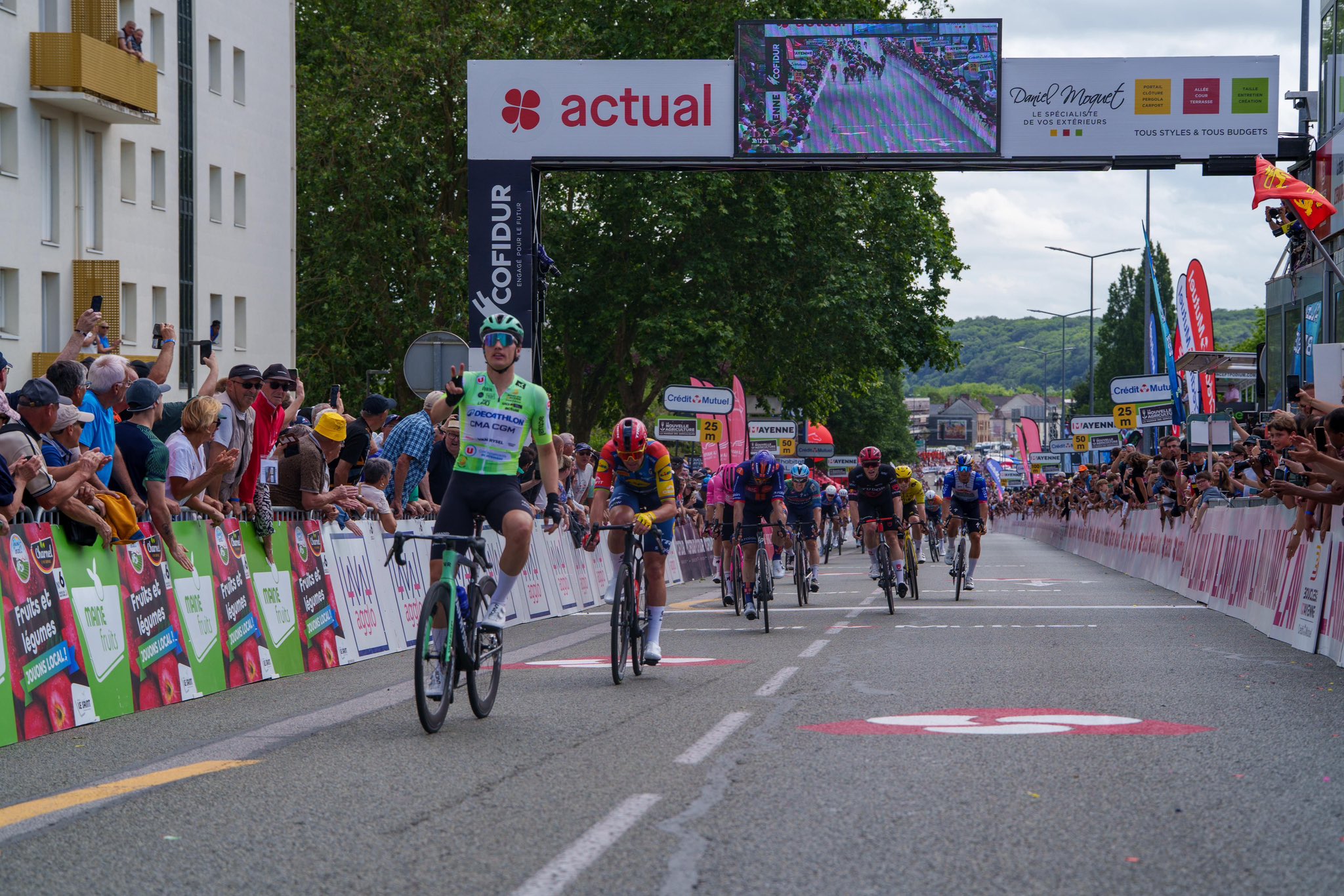 Olav Kooij bisa na etapa final da Boucles de la Mayenne! Benoit Cosnefroy conquista geral!