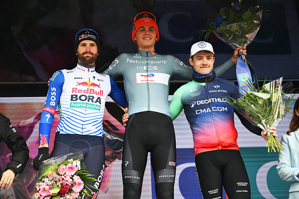 O pódio da Classique Dunkerque com Jordi Meeus, Artem Shmidt e Pierre Gautherat