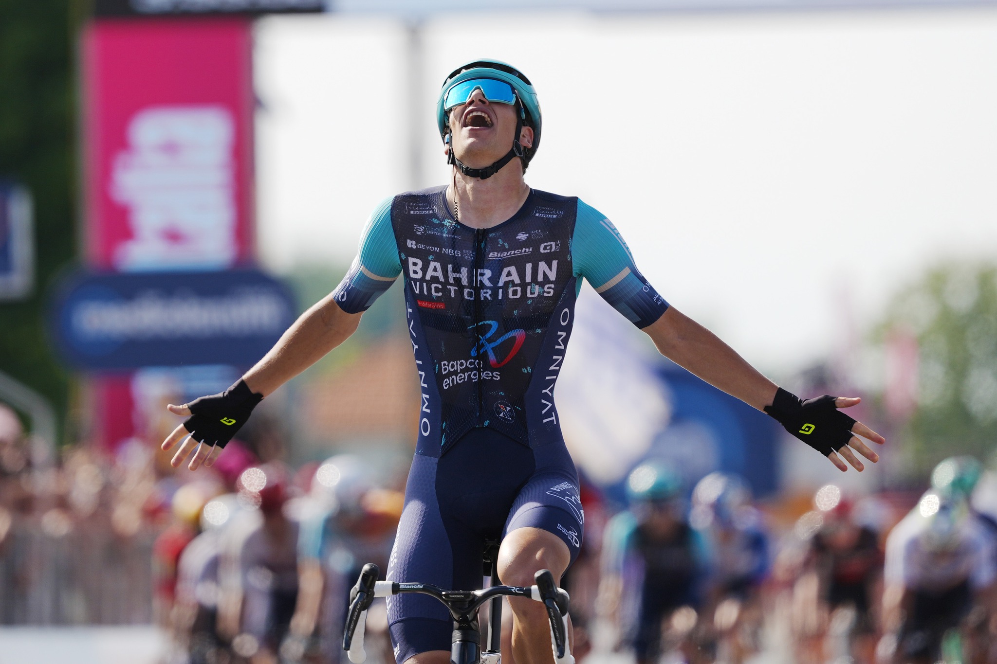 Alec Segaert surpreende velocistas e conquista etapa 12 do Giro d’Italia!