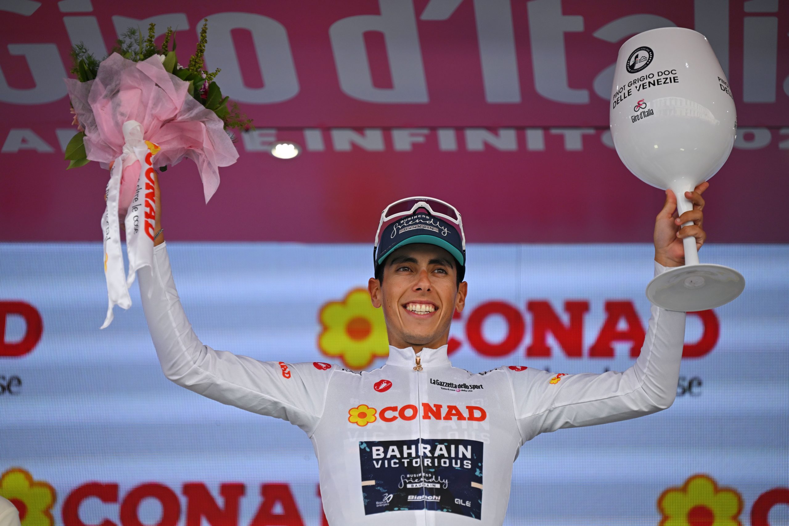 Afonso Eulálio manteve a camisola branca do Giro d'Italia (Foto: Getty Images)