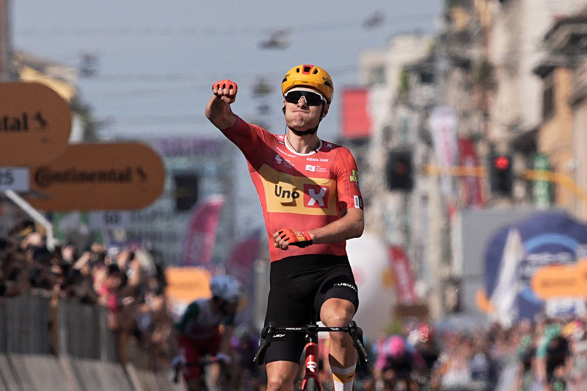 Fredrik Dversnes vinga a fuga na etapa 15 do Giro d’Italia!